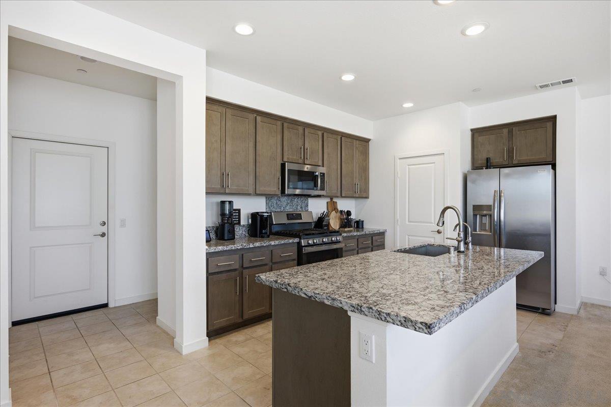 Detail Gallery Image 10 of 42 For 39319  Corvina, Temecula,  CA 92591 - 4 Beds | 2/1 Baths