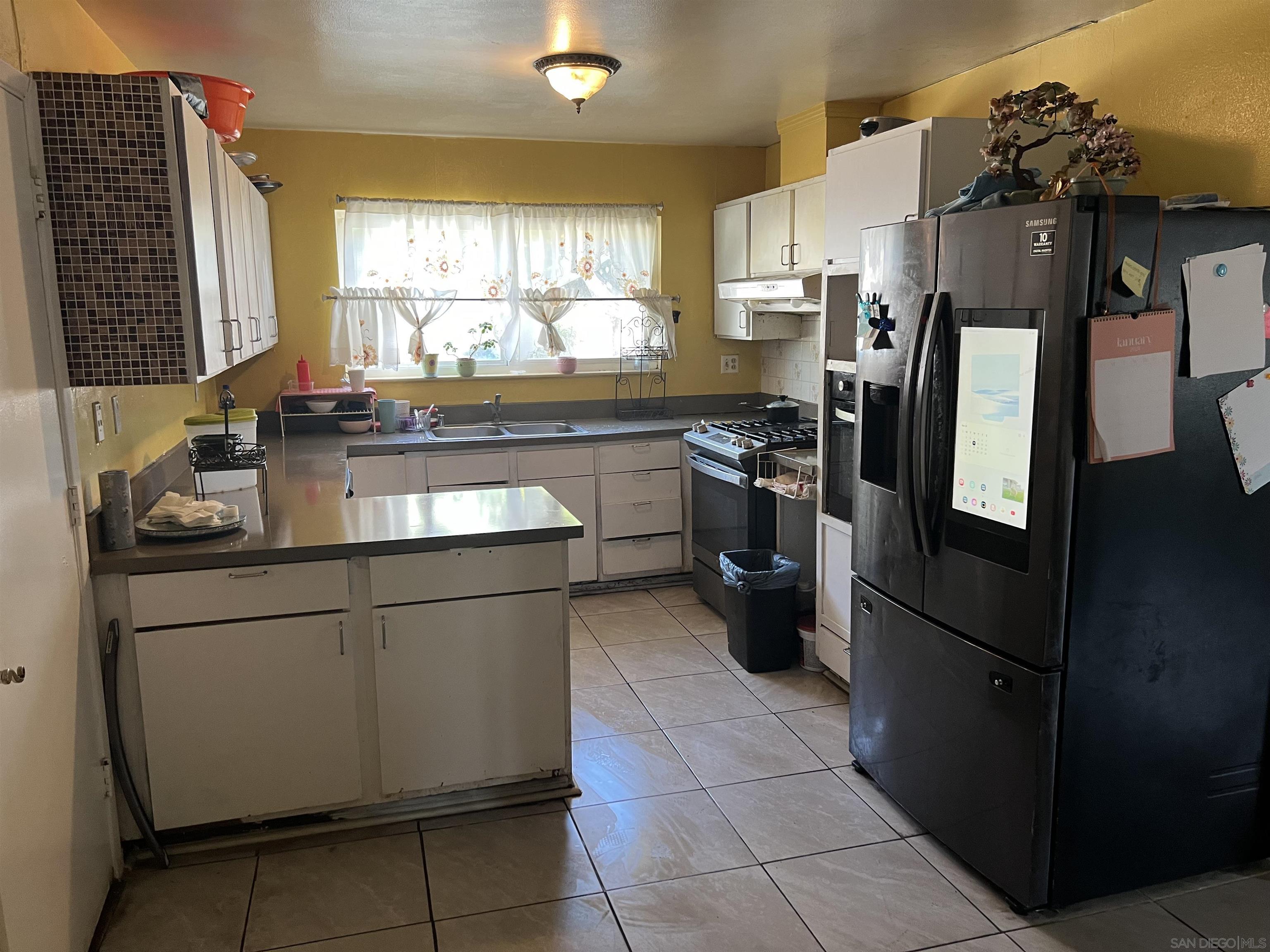 Detail Gallery Image 11 of 12 For 667  Alderson, El Cajon,  CA 92019 - 6 Beds | 2 Baths