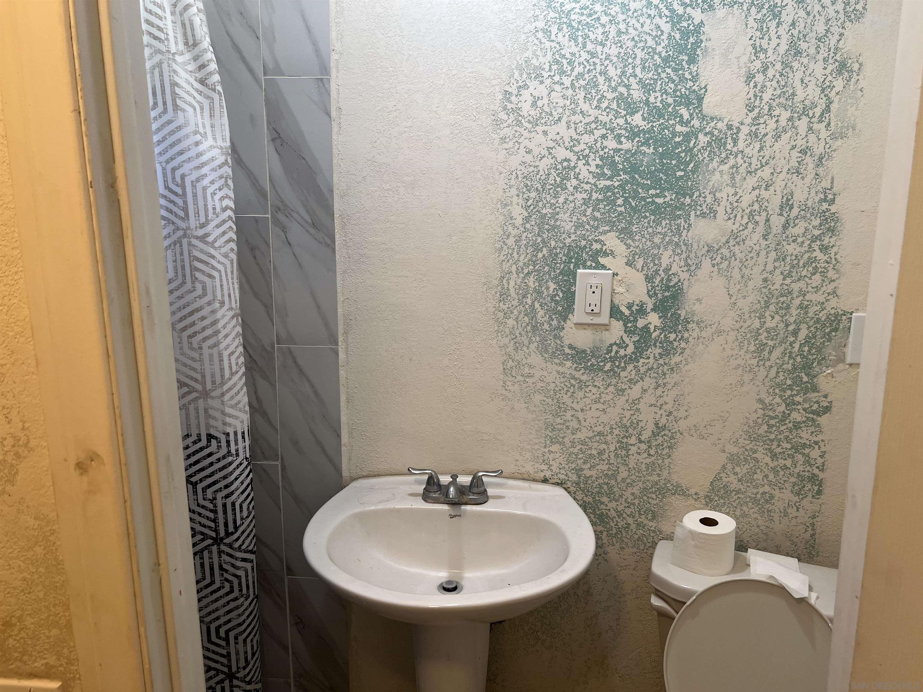 Detail Gallery Image 7 of 11 For 667  Alderson, El Cajon,  CA 92019 - 6 Beds | 2 Baths