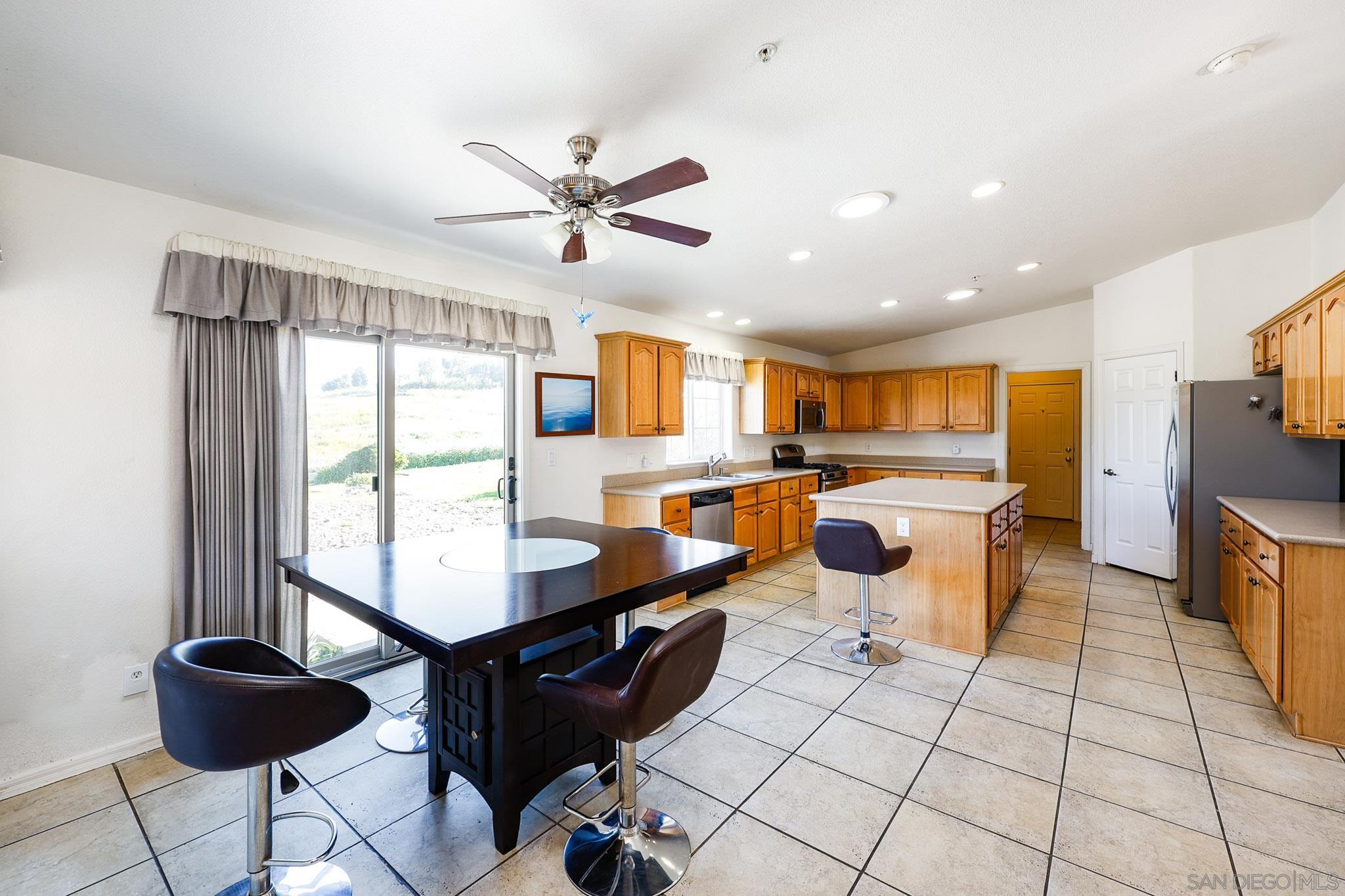 Detail Gallery Image 13 of 42 For 273  Stallion Dr, Oceanside,  CA 92057 - 3 Beds | 2 Baths