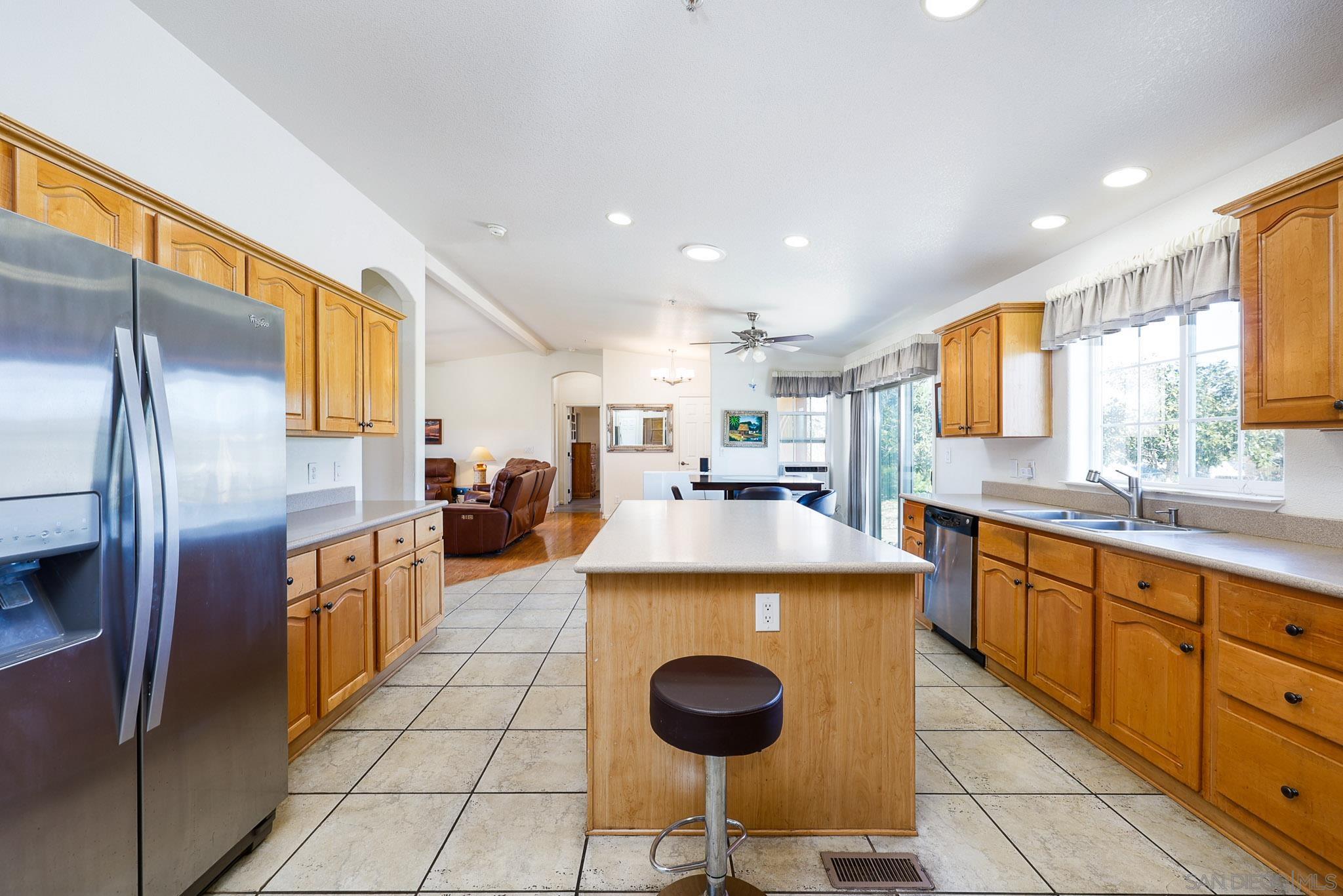 Detail Gallery Image 16 of 42 For 273  Stallion Dr, Oceanside,  CA 92057 - 3 Beds | 2 Baths