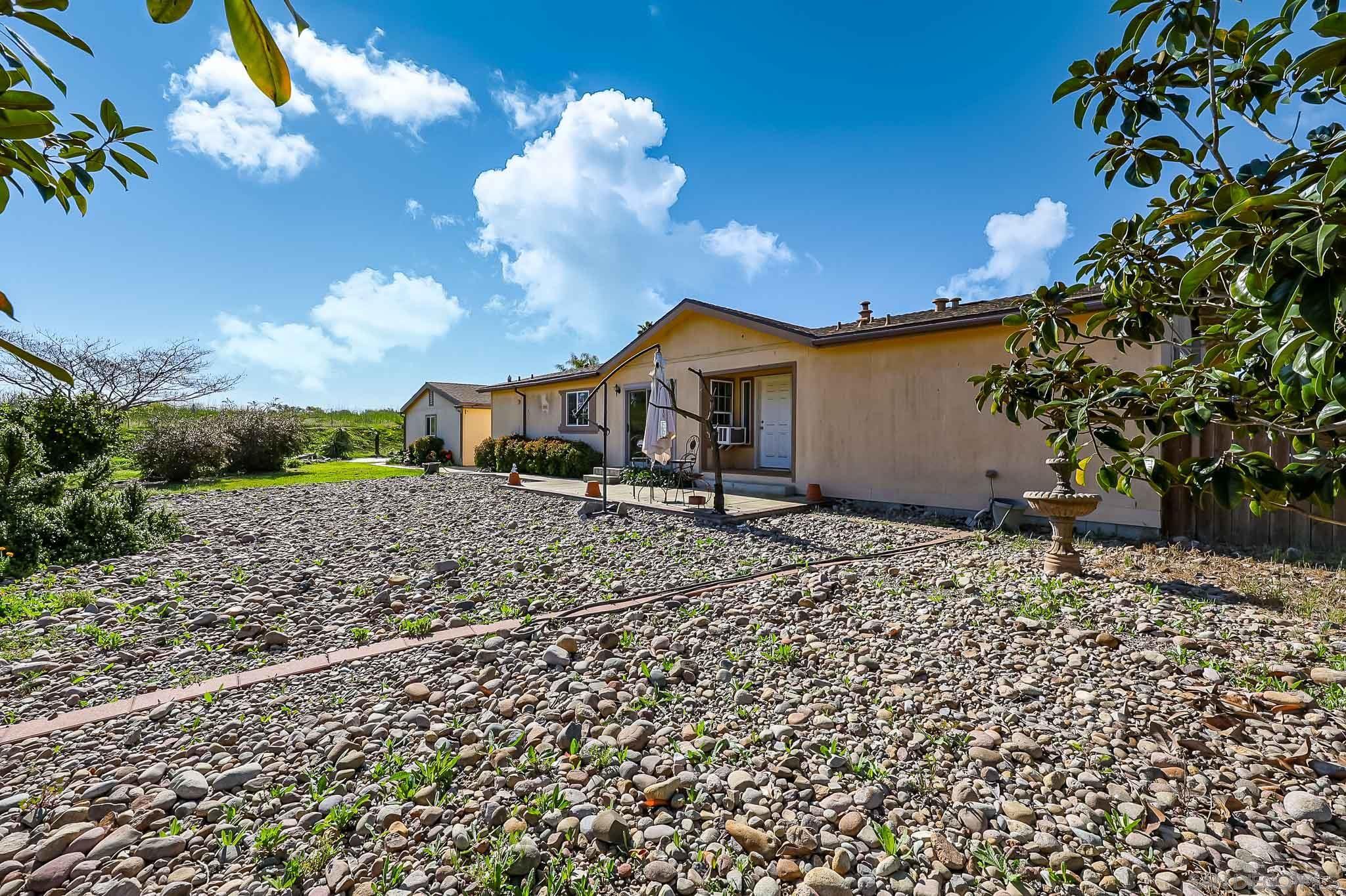 Detail Gallery Image 6 of 42 For 273  Stallion Dr, Oceanside,  CA 92057 - 3 Beds | 2 Baths