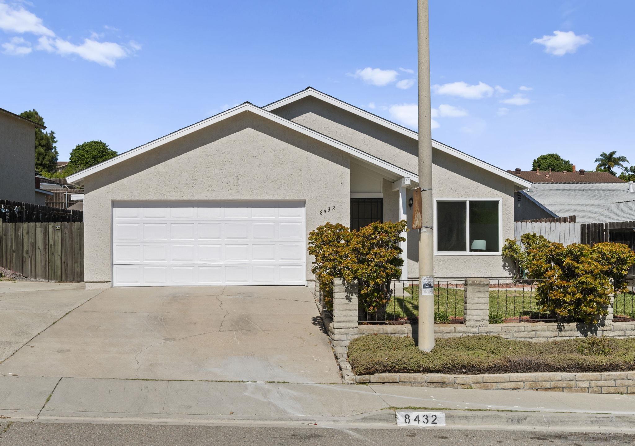 Detail Gallery Image 2 of 36 For 8432  Parkbrook St, San Diego,  CA 92114 - 4 Beds | 2 Baths