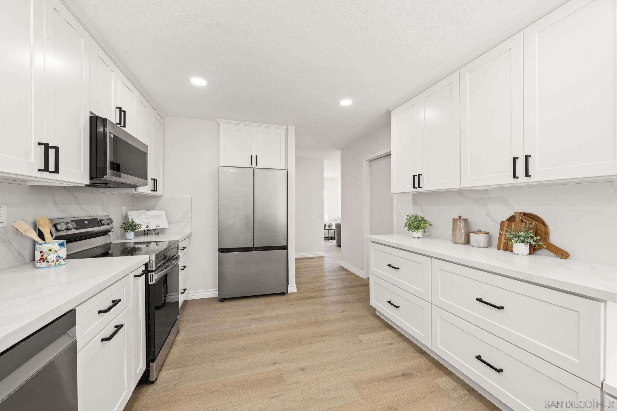 Detail Gallery Image 5 of 21 For 8432  Parkbrook St, San Diego,  CA 92114 - 4 Beds | 2 Baths