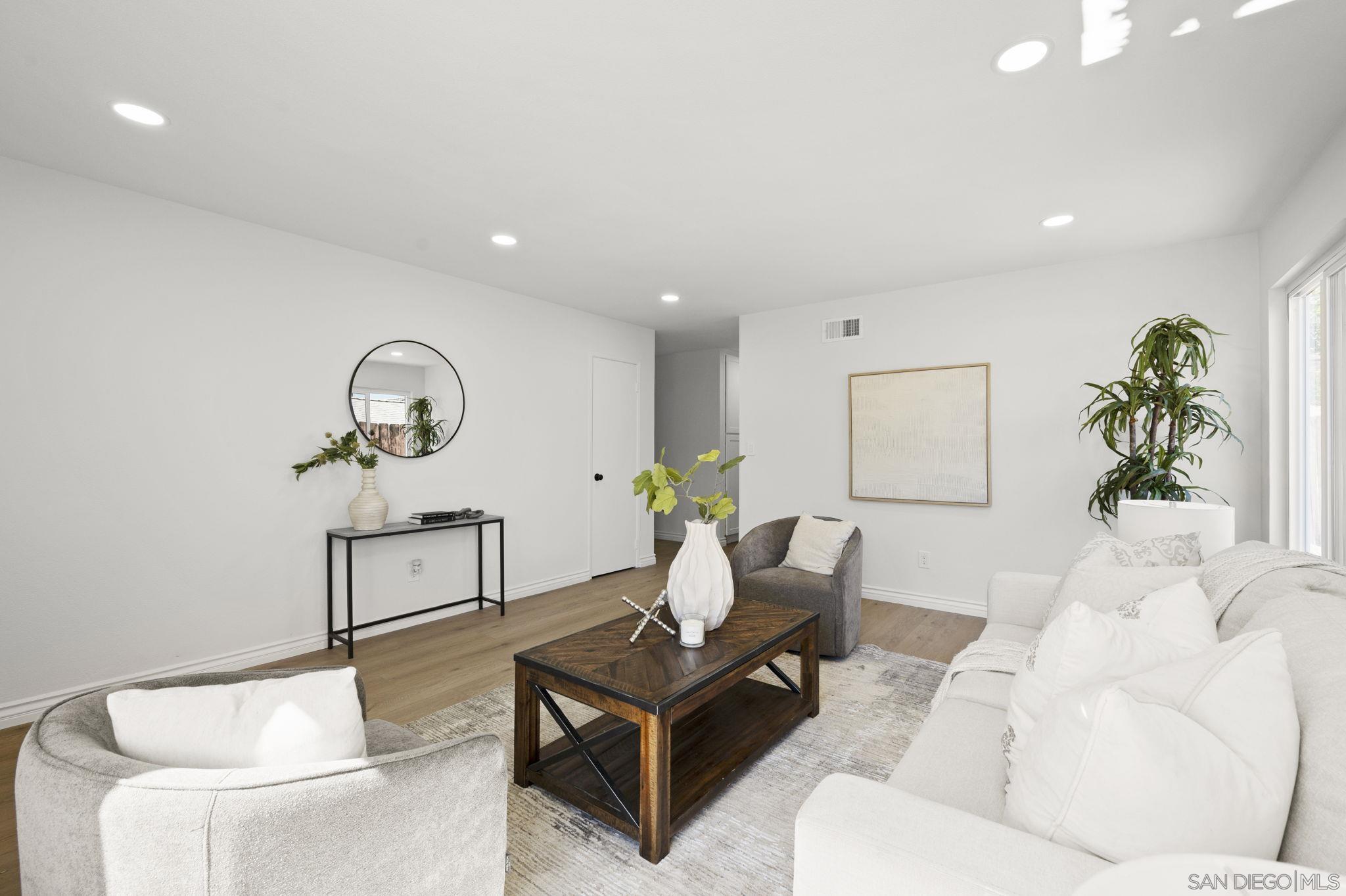 Detail Gallery Image 5 of 36 For 8432  Parkbrook St, San Diego,  CA 92114 - 4 Beds | 2 Baths