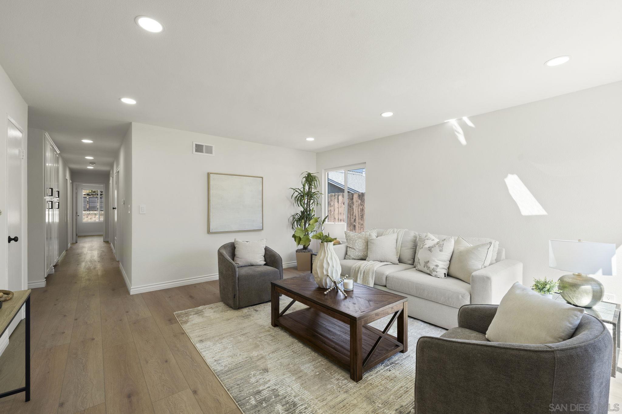 Detail Gallery Image 7 of 21 For 8432  Parkbrook St, San Diego,  CA 92114 - 4 Beds | 2 Baths