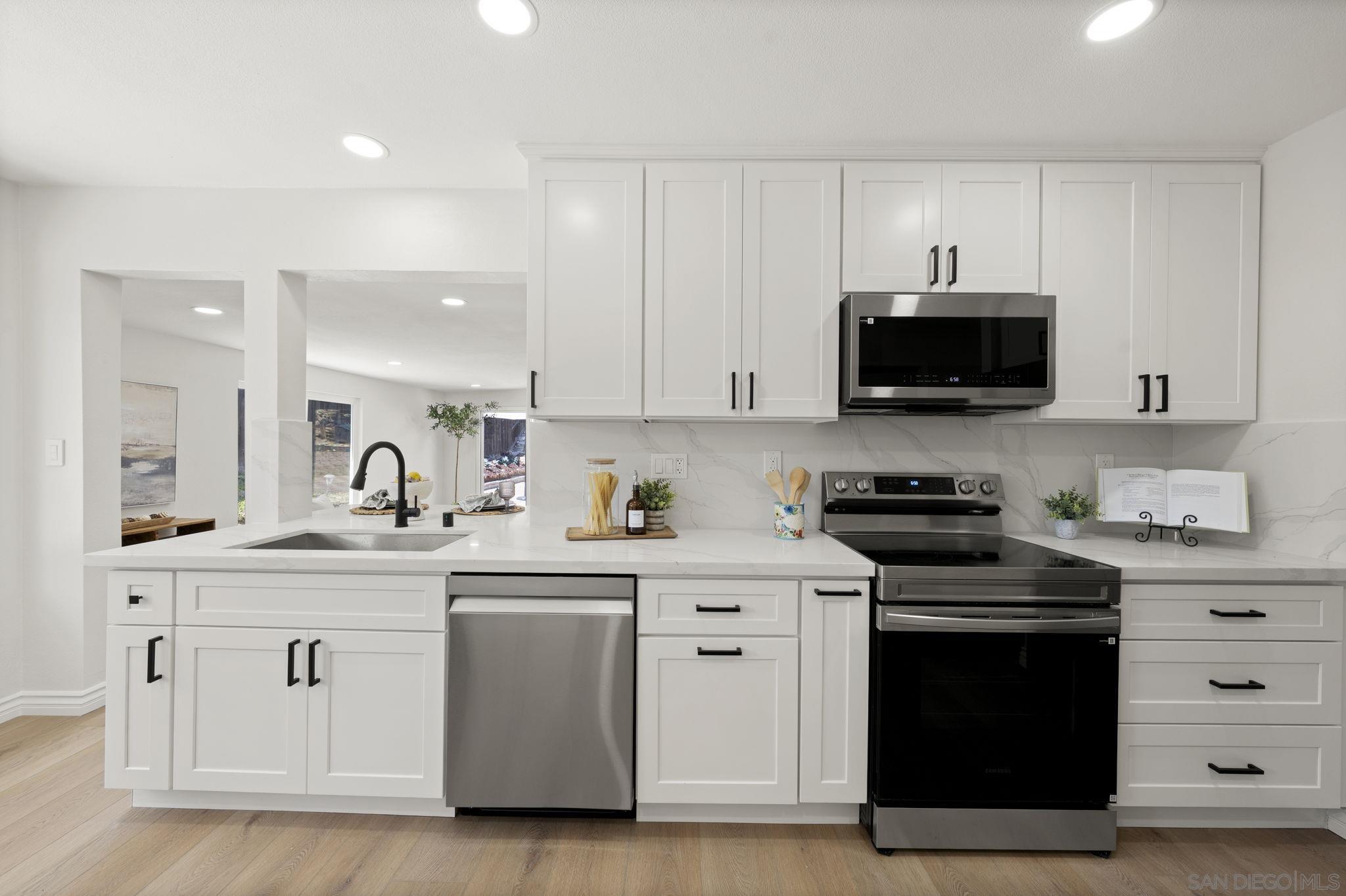 Detail Gallery Image 8 of 36 For 8432  Parkbrook St, San Diego,  CA 92114 - 4 Beds | 2 Baths