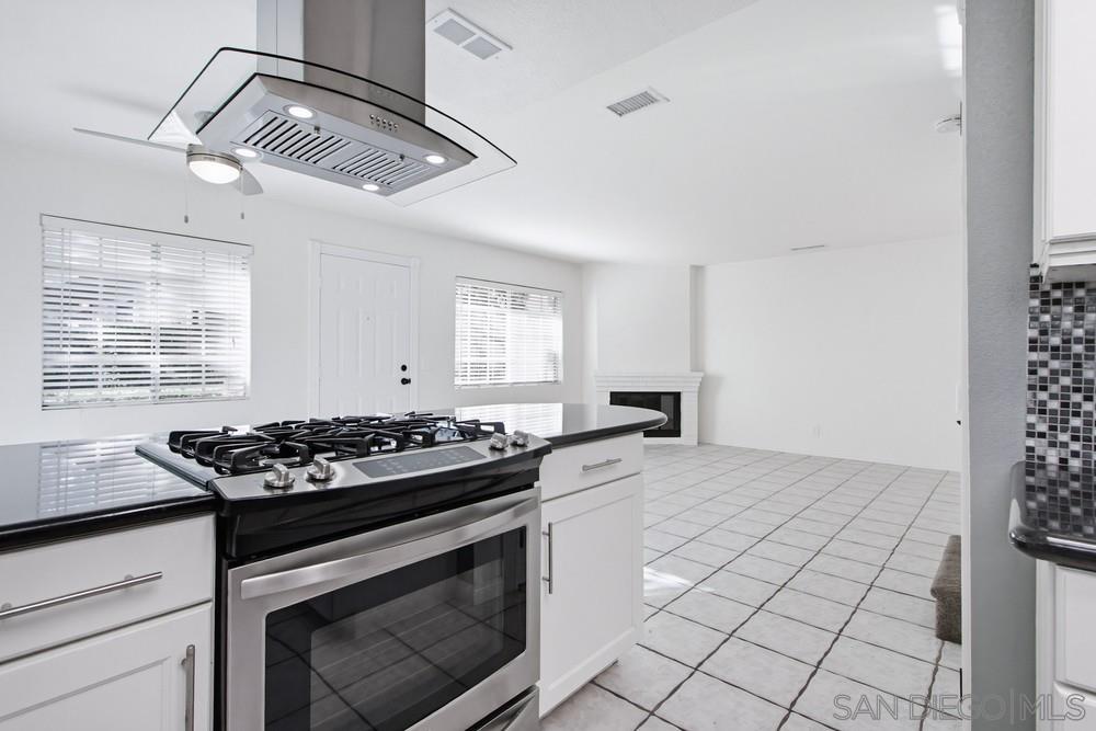 Detail Gallery Image 5 of 47 For 10180  Palm Glen Dr., Santee,  CA 92071 - 3 Beds | 2/1 Baths