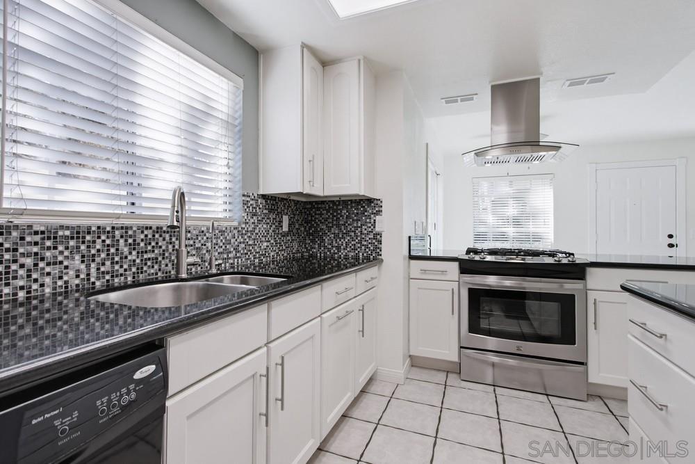 Detail Gallery Image 7 of 47 For 10180  Palm Glen Dr., Santee,  CA 92071 - 3 Beds | 2/1 Baths