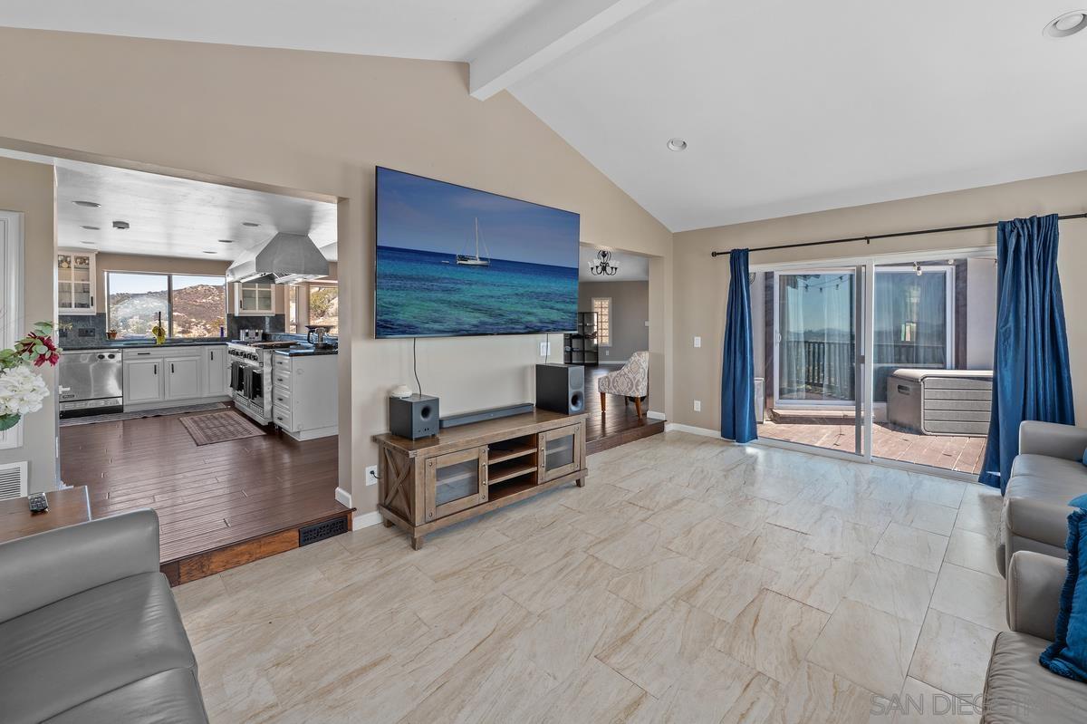 Detail Gallery Image 11 of 61 For 2155  Vista Valley Rim Pl, El Cajon,  CA 92019 - 4 Beds | 4 Baths