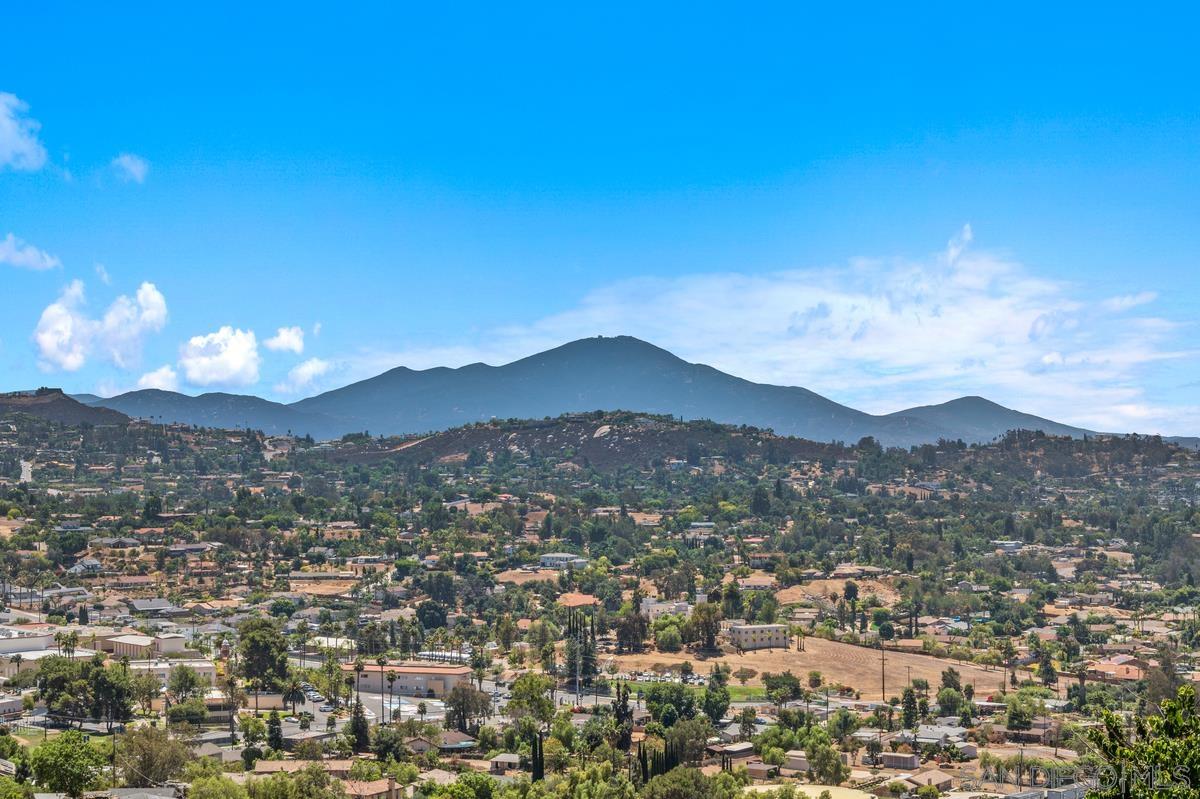 Detail Gallery Image 14 of 61 For 2155  Vista Valley Rim Pl, El Cajon,  CA 92019 - 4 Beds | 4 Baths