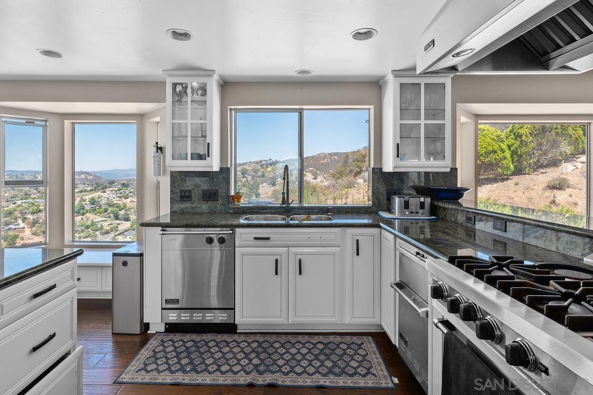 Detail Gallery Image 19 of 61 For 2155  Vista Valley Rim Pl, El Cajon,  CA 92019 - 4 Beds | 4 Baths