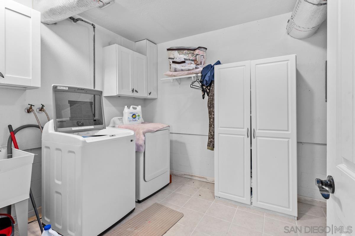 Detail Gallery Image 30 of 61 For 2155  Vista Valley Rim Pl, El Cajon,  CA 92019 - 4 Beds | 4 Baths