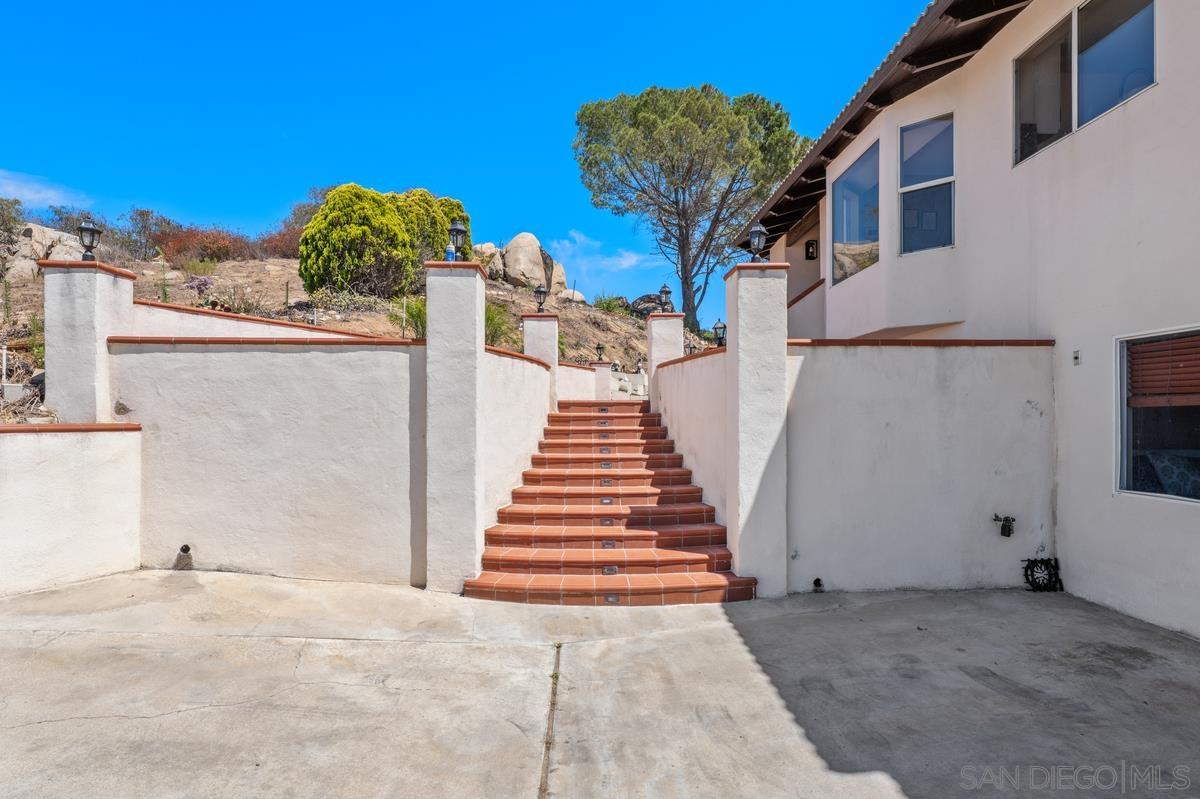 Detail Gallery Image 4 of 61 For 2155  Vista Valley Rim Pl, El Cajon,  CA 92019 - 4 Beds | 4 Baths