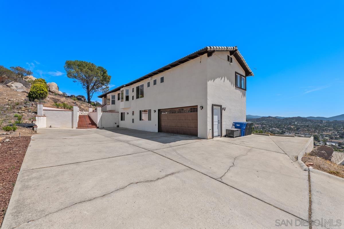 Detail Gallery Image 5 of 61 For 2155  Vista Valley Rim Pl, El Cajon,  CA 92019 - 4 Beds | 4 Baths