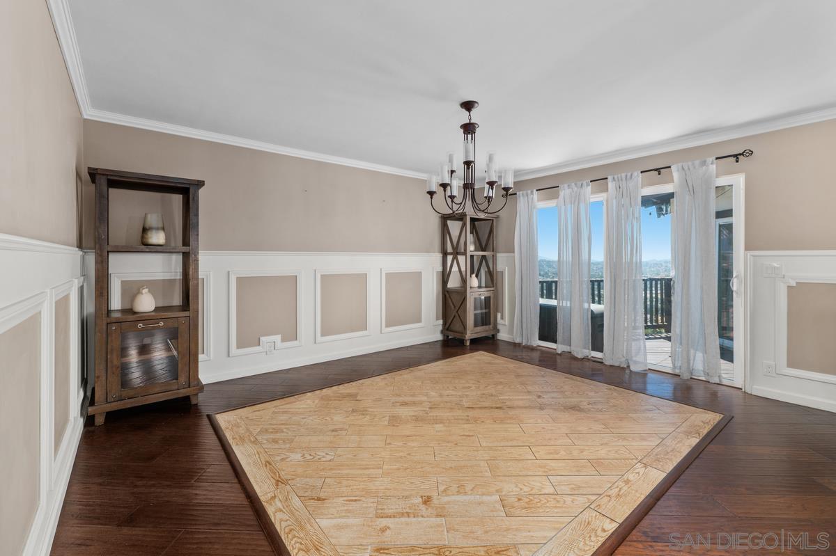 Detail Gallery Image 8 of 61 For 2155  Vista Valley Rim Pl, El Cajon,  CA 92019 - 4 Beds | 4 Baths