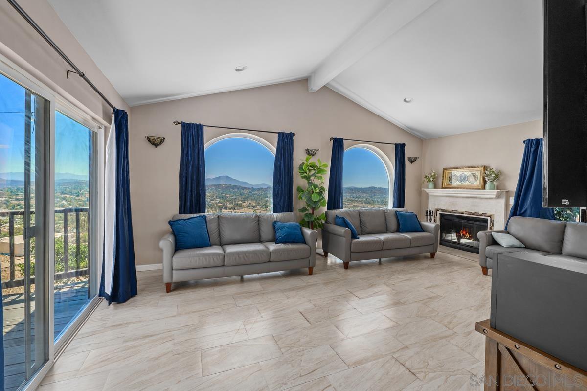 Detail Gallery Image 9 of 61 For 2155  Vista Valley Rim Pl, El Cajon,  CA 92019 - 4 Beds | 4 Baths