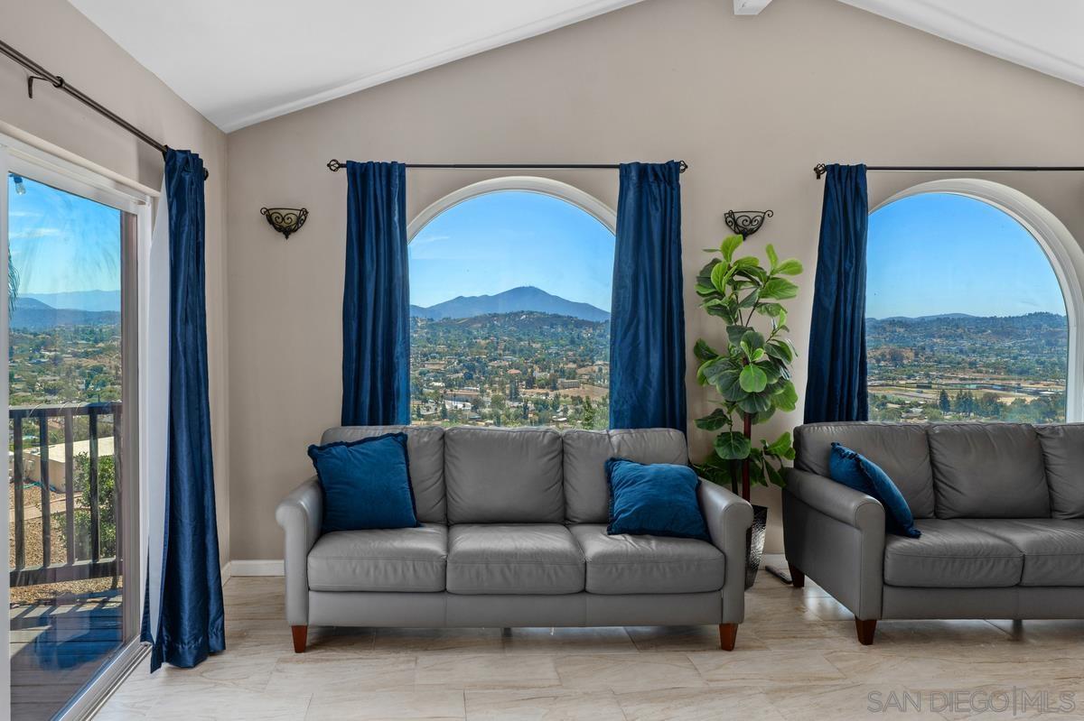 Detail Gallery Image 10 of 61 For 2155  Vista Valley Rim Pl, El Cajon,  CA 92019 - 4 Beds | 4 Baths