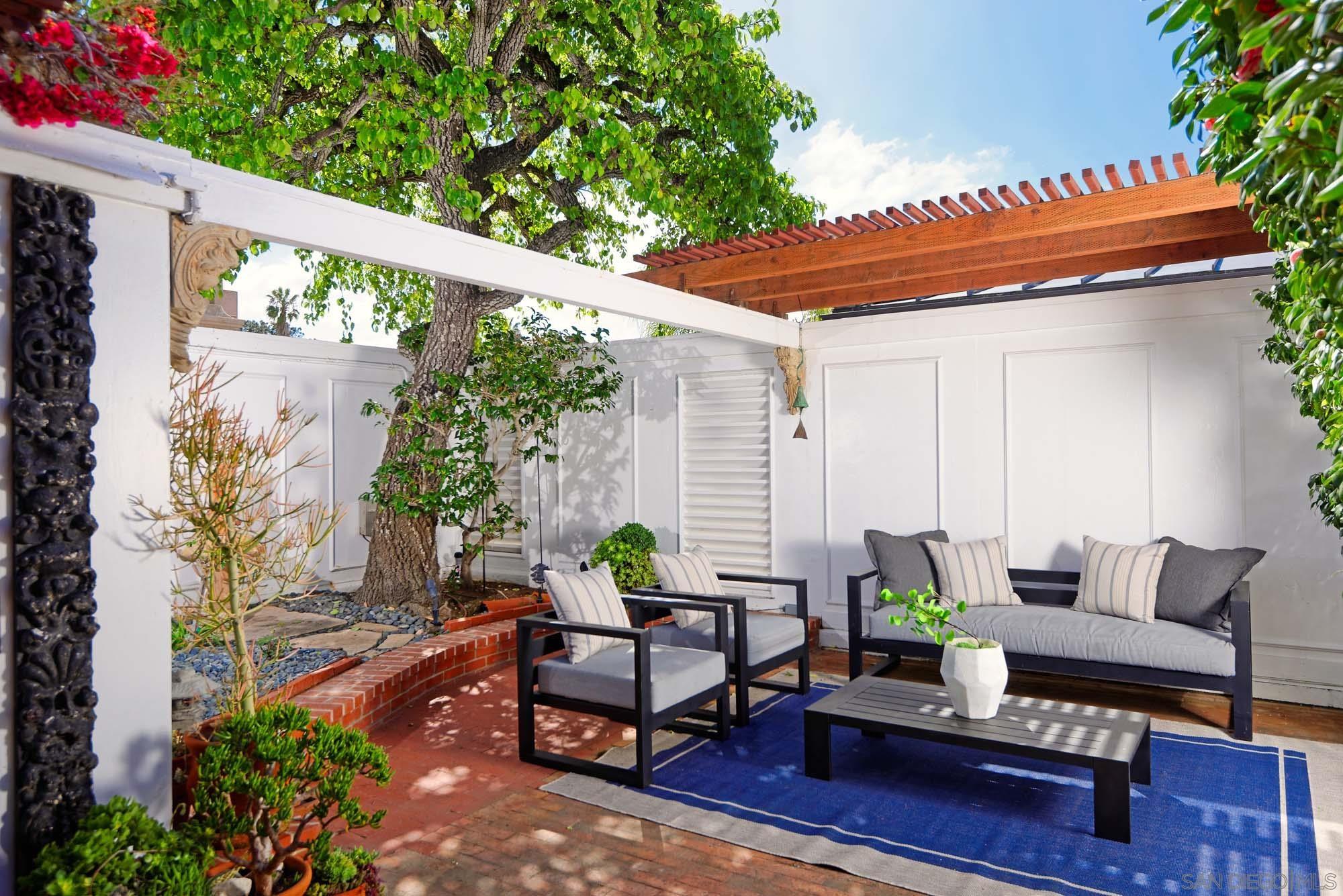 Detail Gallery Image 2 of 24 For 8348  Paseo Del Ocaso, La Jolla,  CA 92037 - 4 Beds | 3 Baths