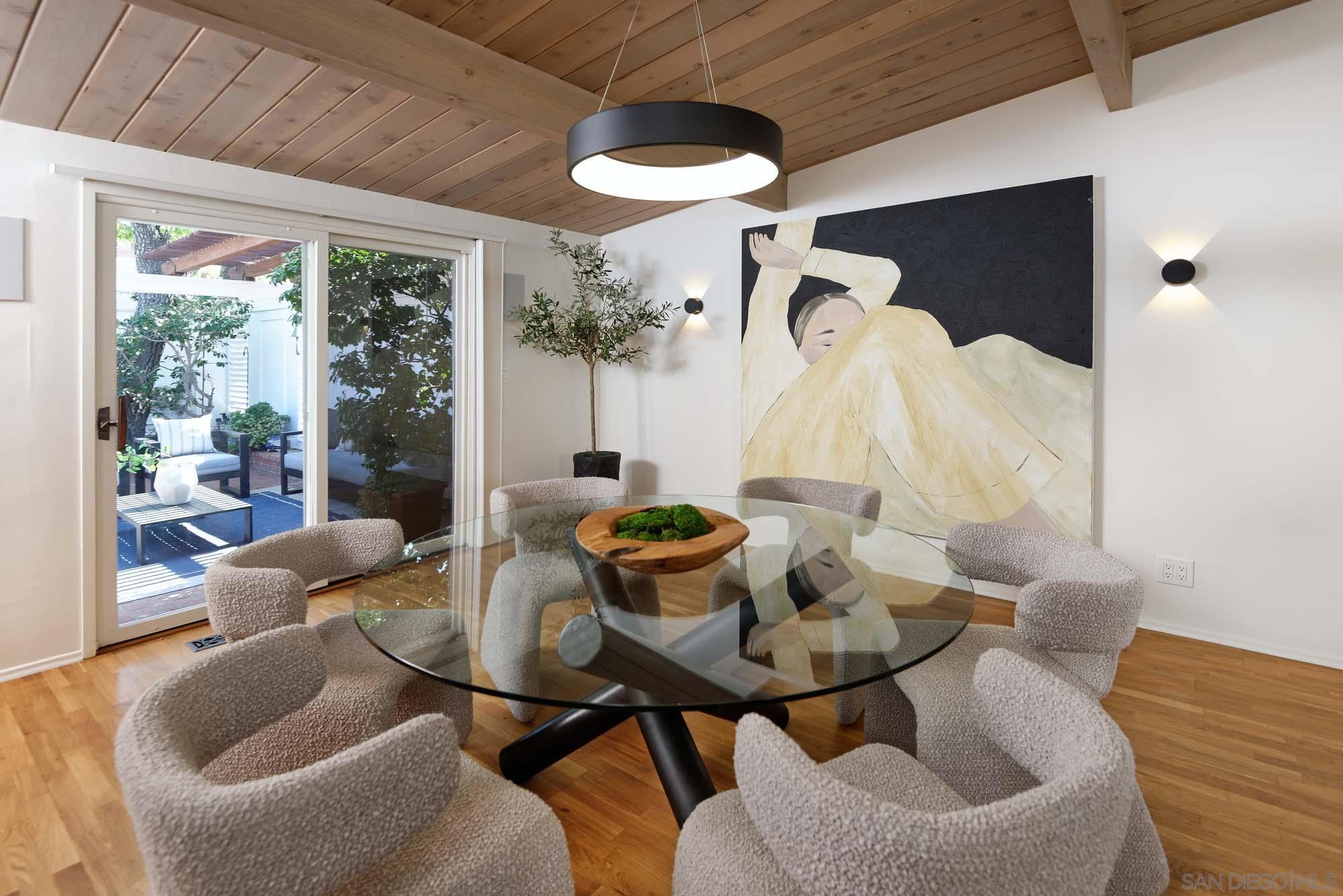 Detail Gallery Image 12 of 24 For 8348  Paseo Del Ocaso, La Jolla,  CA 92037 - 4 Beds | 3 Baths