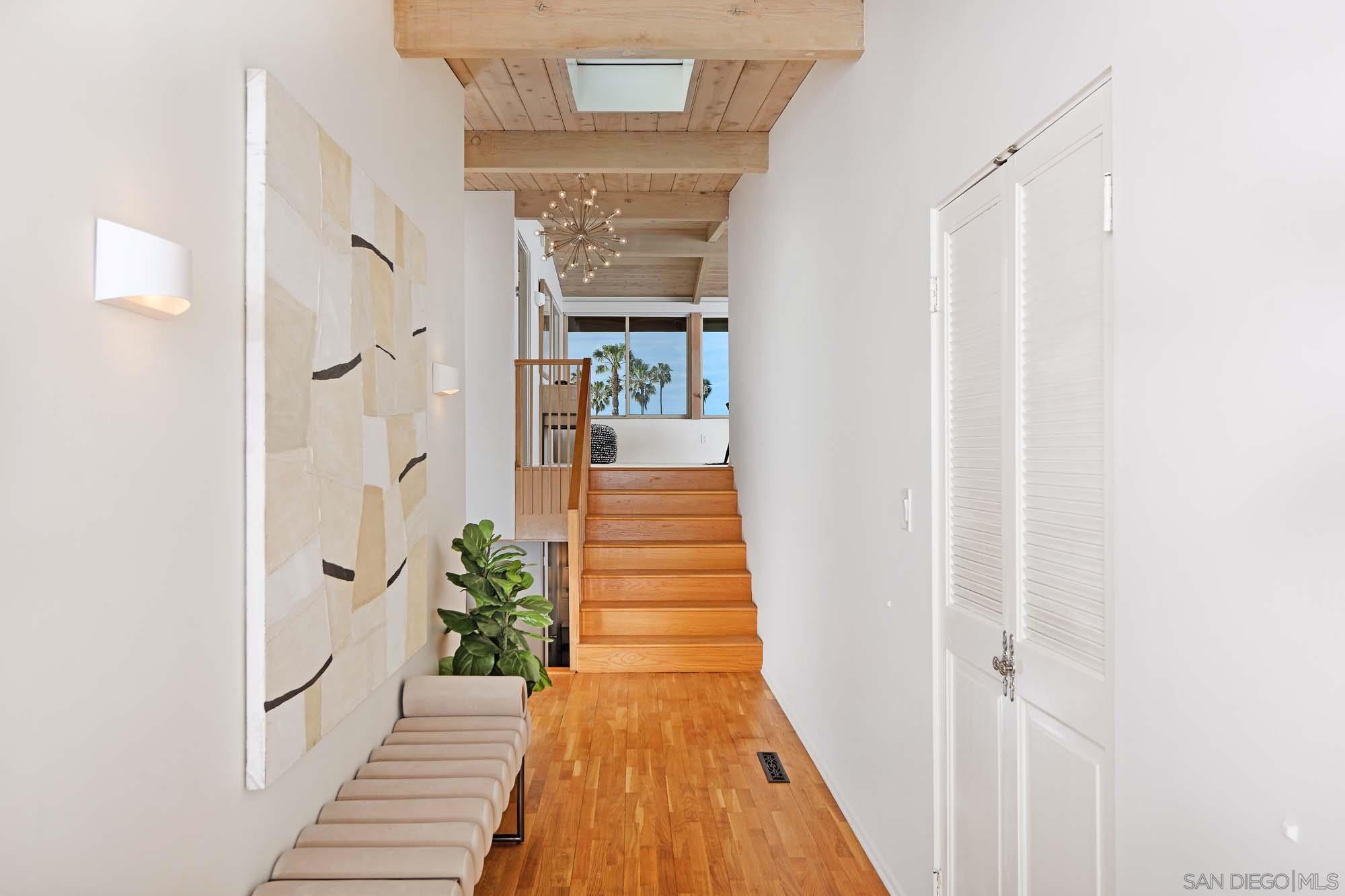 Detail Gallery Image 3 of 24 For 8348  Paseo Del Ocaso, La Jolla,  CA 92037 - 4 Beds | 3 Baths