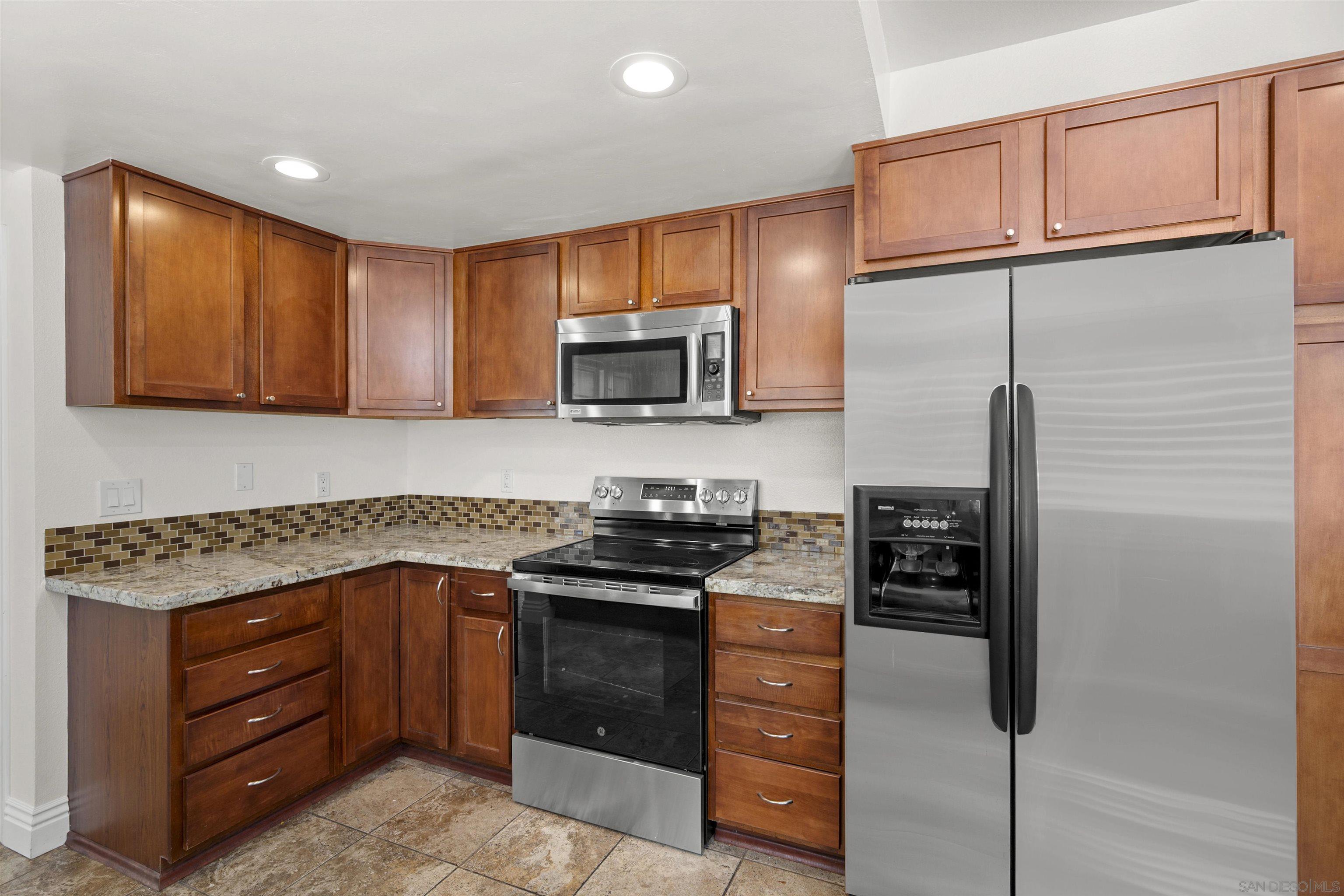 Detail Gallery Image 12 of 40 For 1465  Summit Drive, Chula Vista,  CA 91910 - 2 Beds | 2/1 Baths