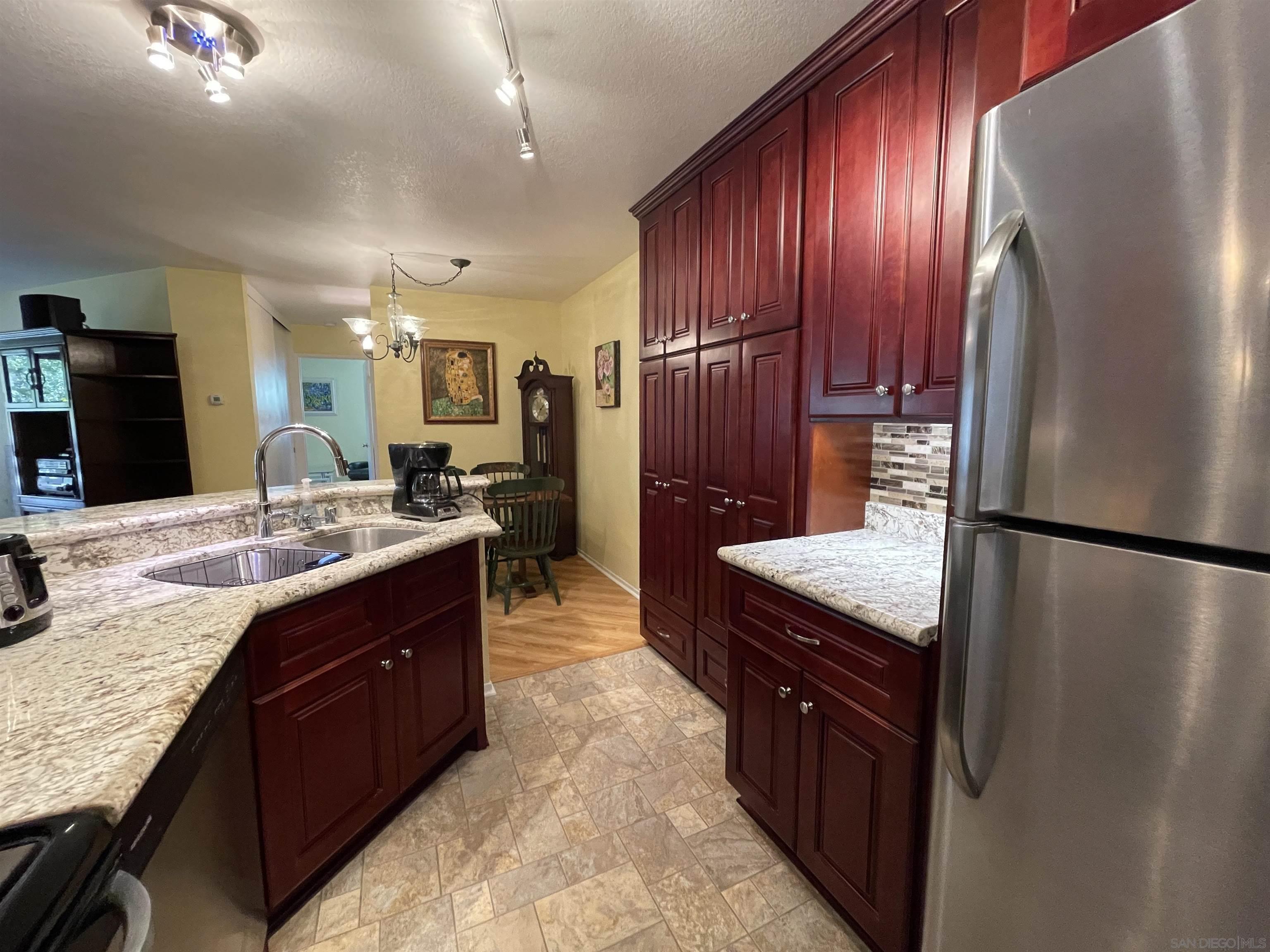 Detail Gallery Image 4 of 28 For 7263  Camino Degrazia  #33,  San Diego,  CA 92111 - 2 Beds | 2 Baths