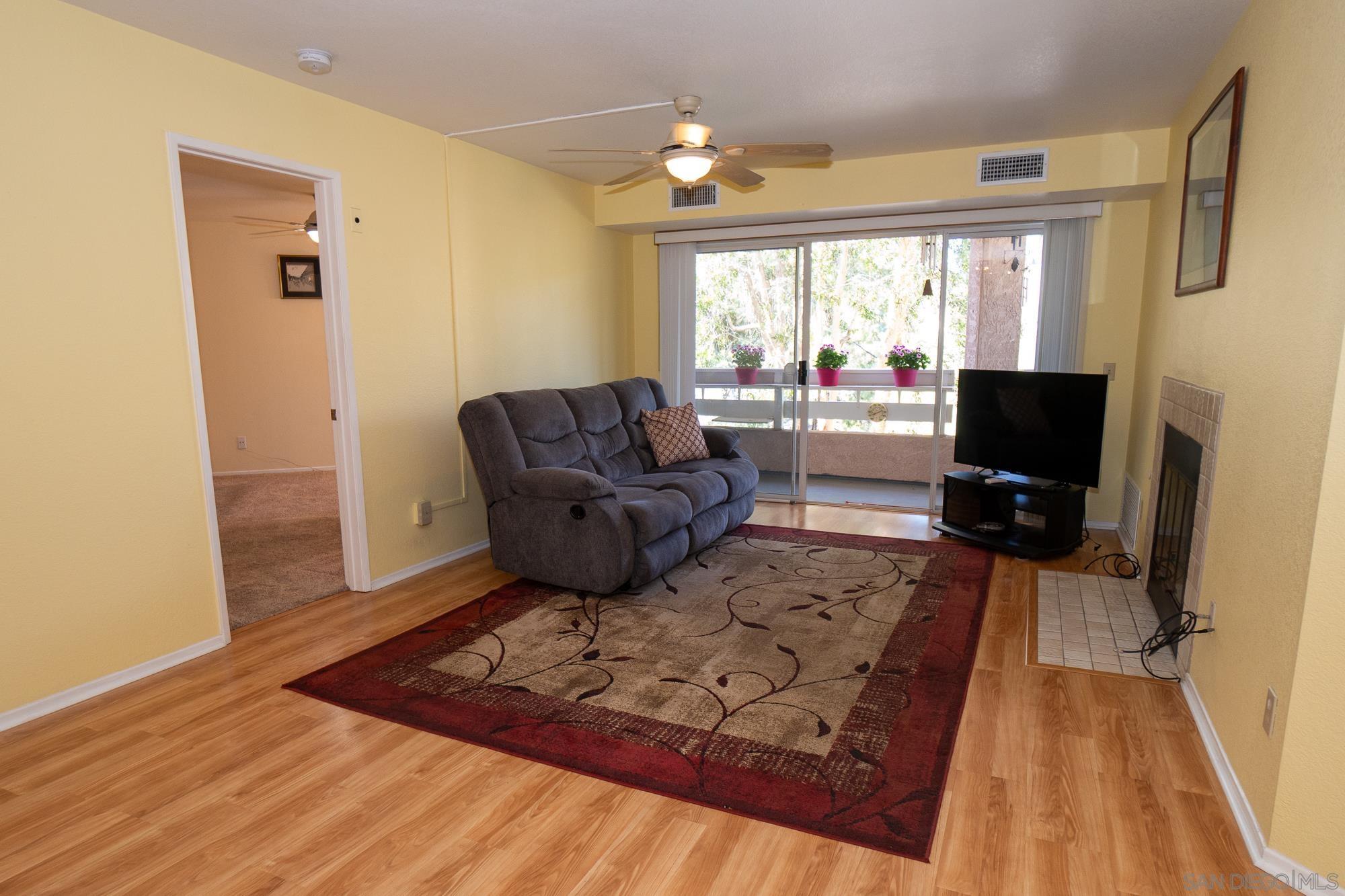 Detail Gallery Image 8 of 28 For 7263  Camino Degrazia  #33,  San Diego,  CA 92111 - 2 Beds | 2 Baths