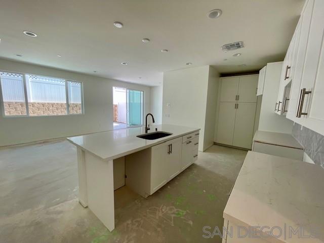 Detail Gallery Image 9 of 10 For 7825  Cypress Dr, Santee,  CA 92071 - 3 Beds | 2/1 Baths