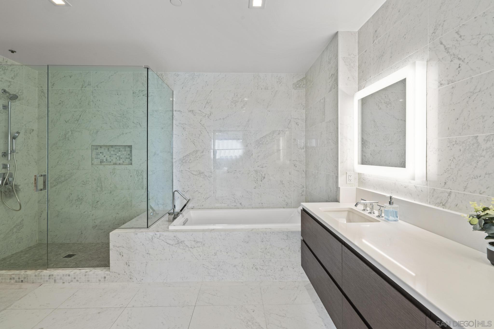 Detail Gallery Image 40 of 72 For 2604  5th Ave  #406,  San Diego,  CA 92103 - 2 Beds | 2 Baths