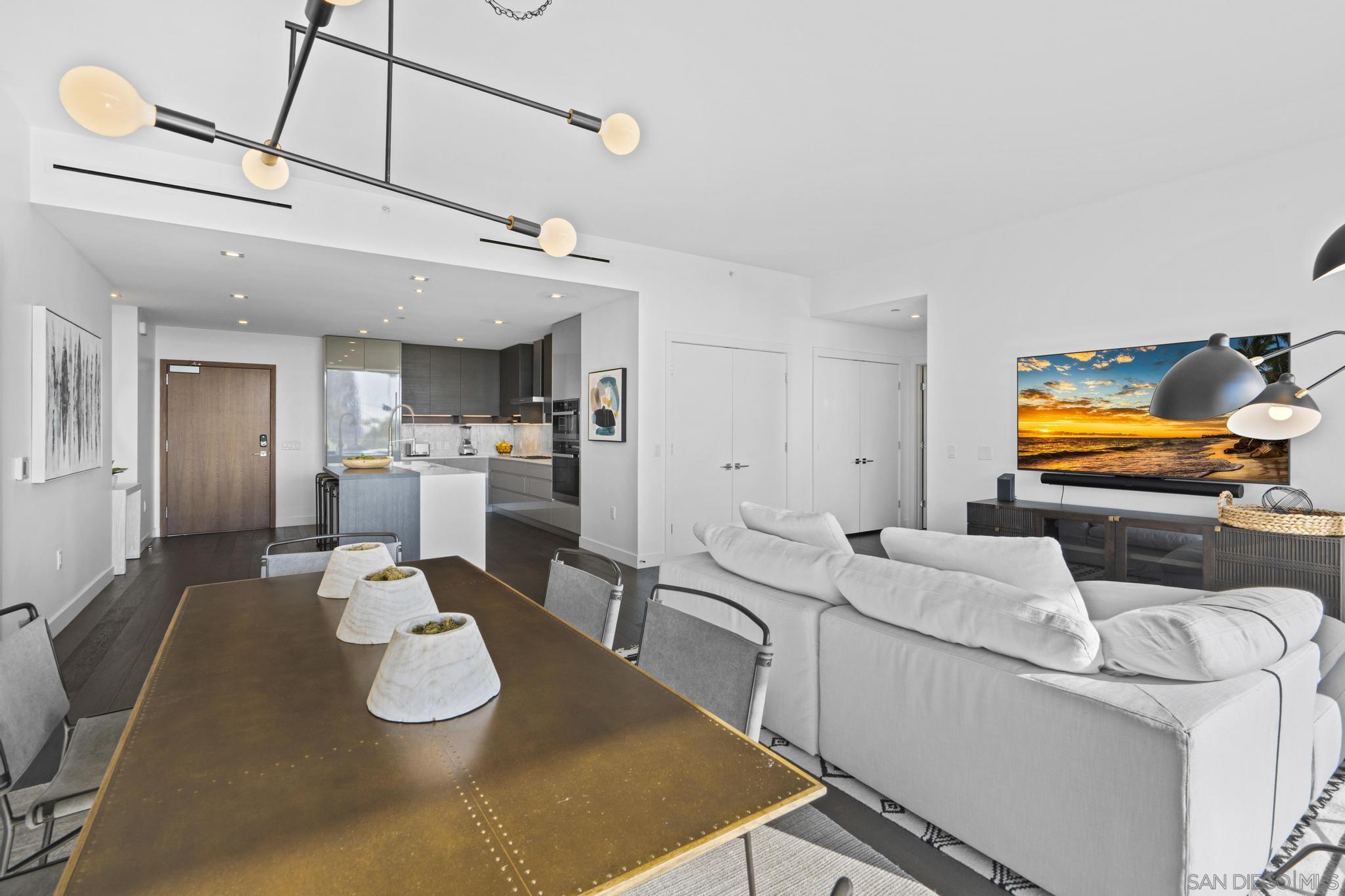 Detail Gallery Image 8 of 72 For 2604  5th Ave  #406,  San Diego,  CA 92103 - 2 Beds | 2 Baths