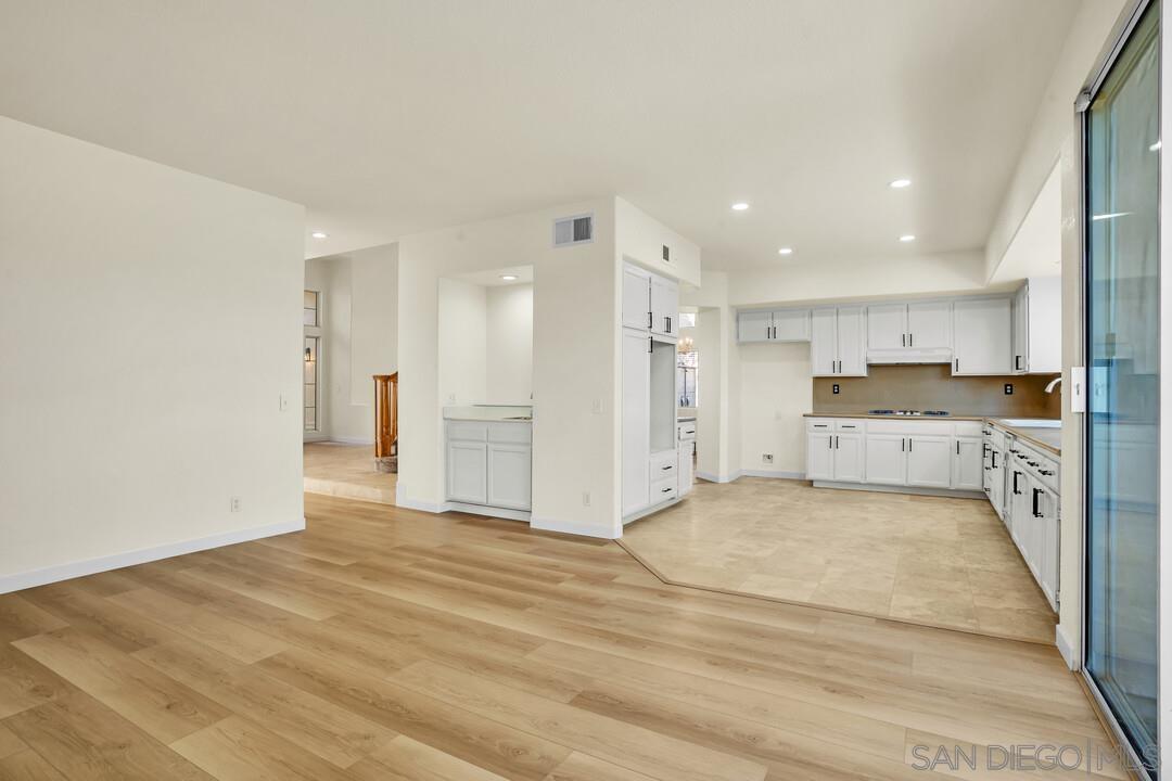 Detail Gallery Image 12 of 41 For 1674  W 11th Ave, Escondido,  CA 92029 - 4 Beds | 3 Baths