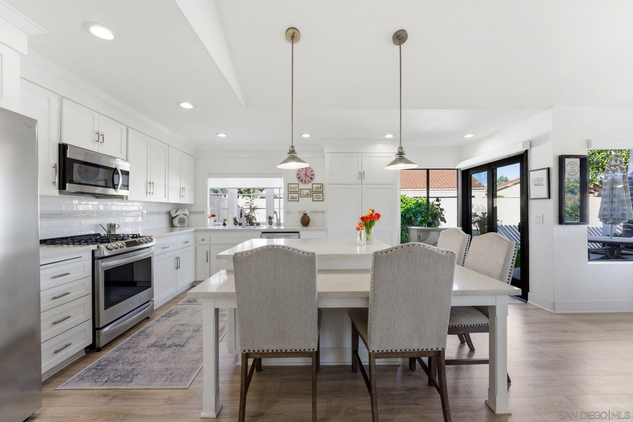 Detail Gallery Image 2 of 56 For 17663  Caminito Hercuba, San Diego,  CA 92128 - 2 Beds | 2 Baths