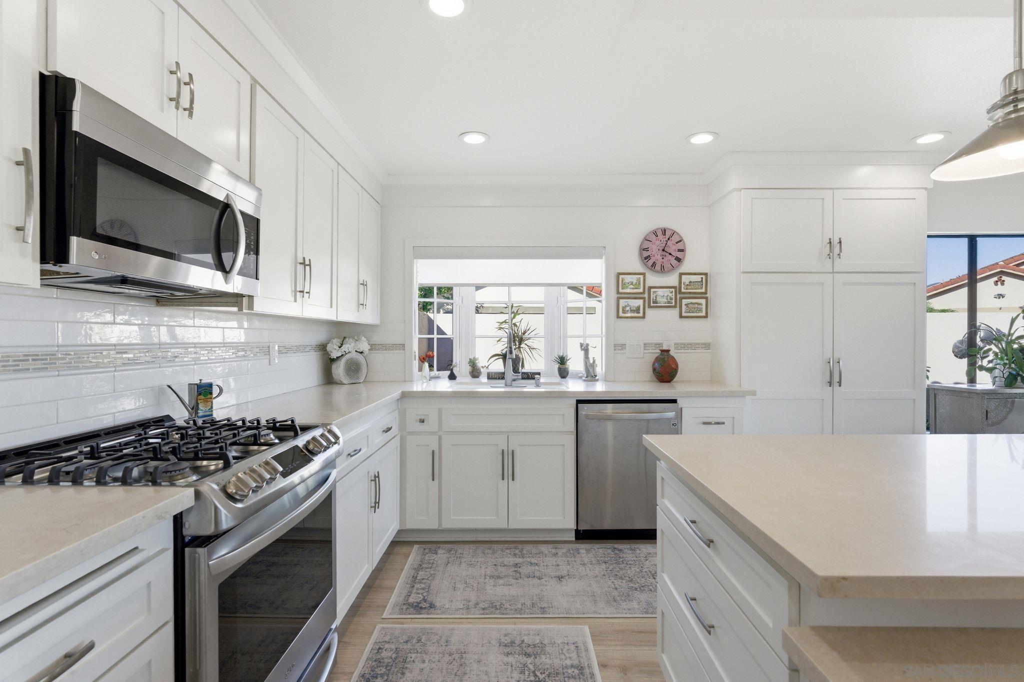 Detail Gallery Image 4 of 56 For 17663  Caminito Hercuba, San Diego,  CA 92128 - 2 Beds | 2 Baths