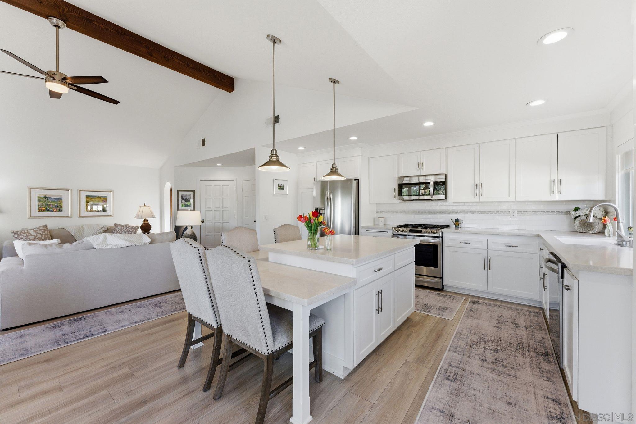 Detail Gallery Image 6 of 56 For 17663  Caminito Hercuba, San Diego,  CA 92128 - 2 Beds | 2 Baths