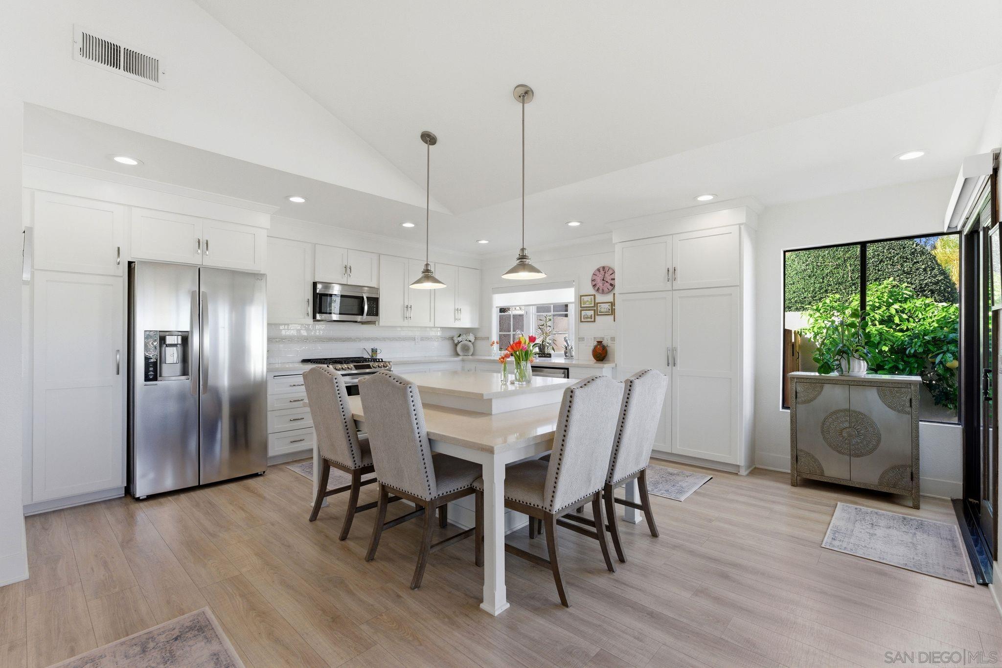 Detail Gallery Image 7 of 56 For 17663  Caminito Hercuba, San Diego,  CA 92128 - 2 Beds | 2 Baths