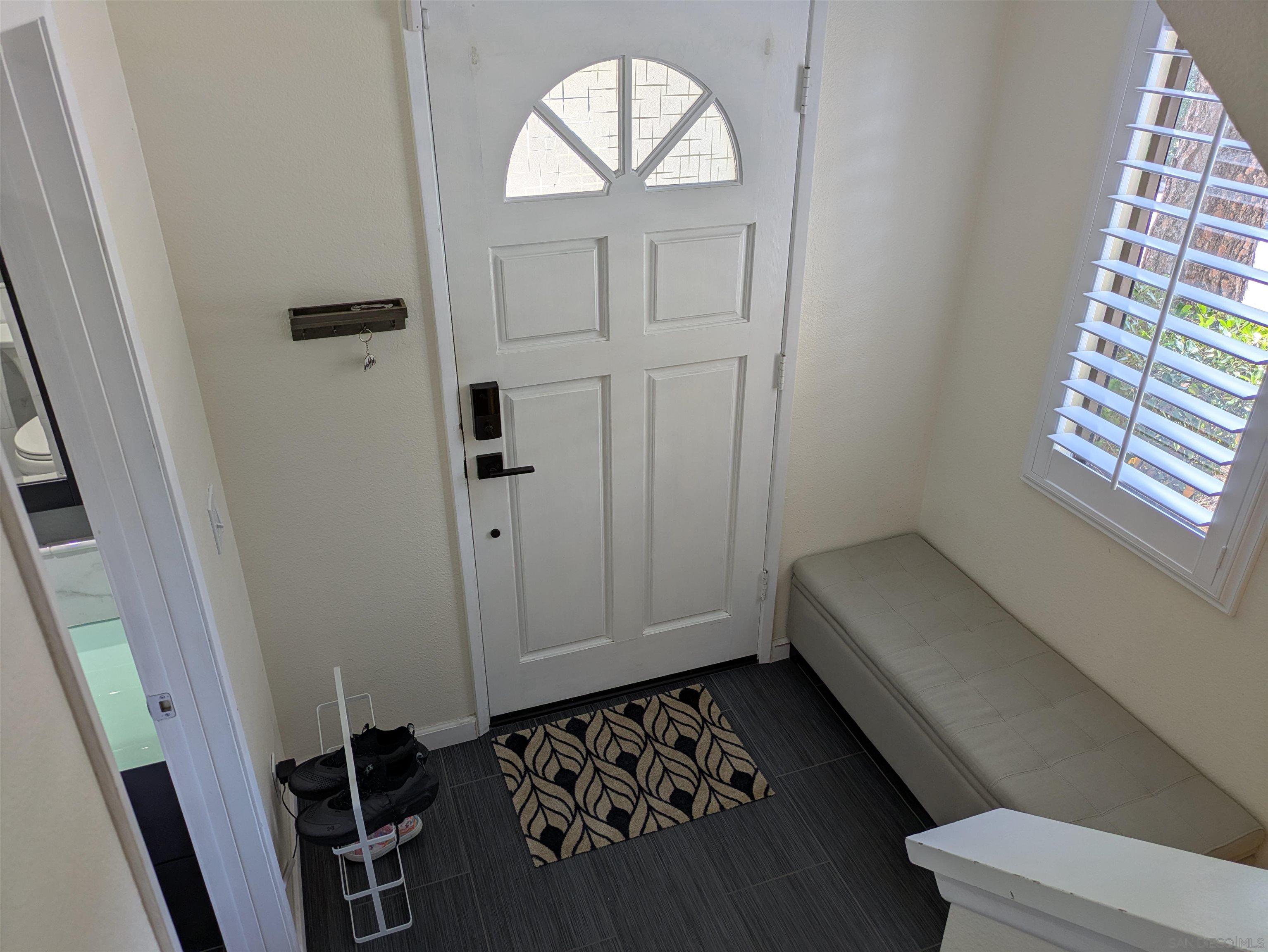 Detail Gallery Image 4 of 34 For 5920  Mission Center Rd  #a,  San Diego,  CA 92123 - 2 Beds | 2/1 Baths