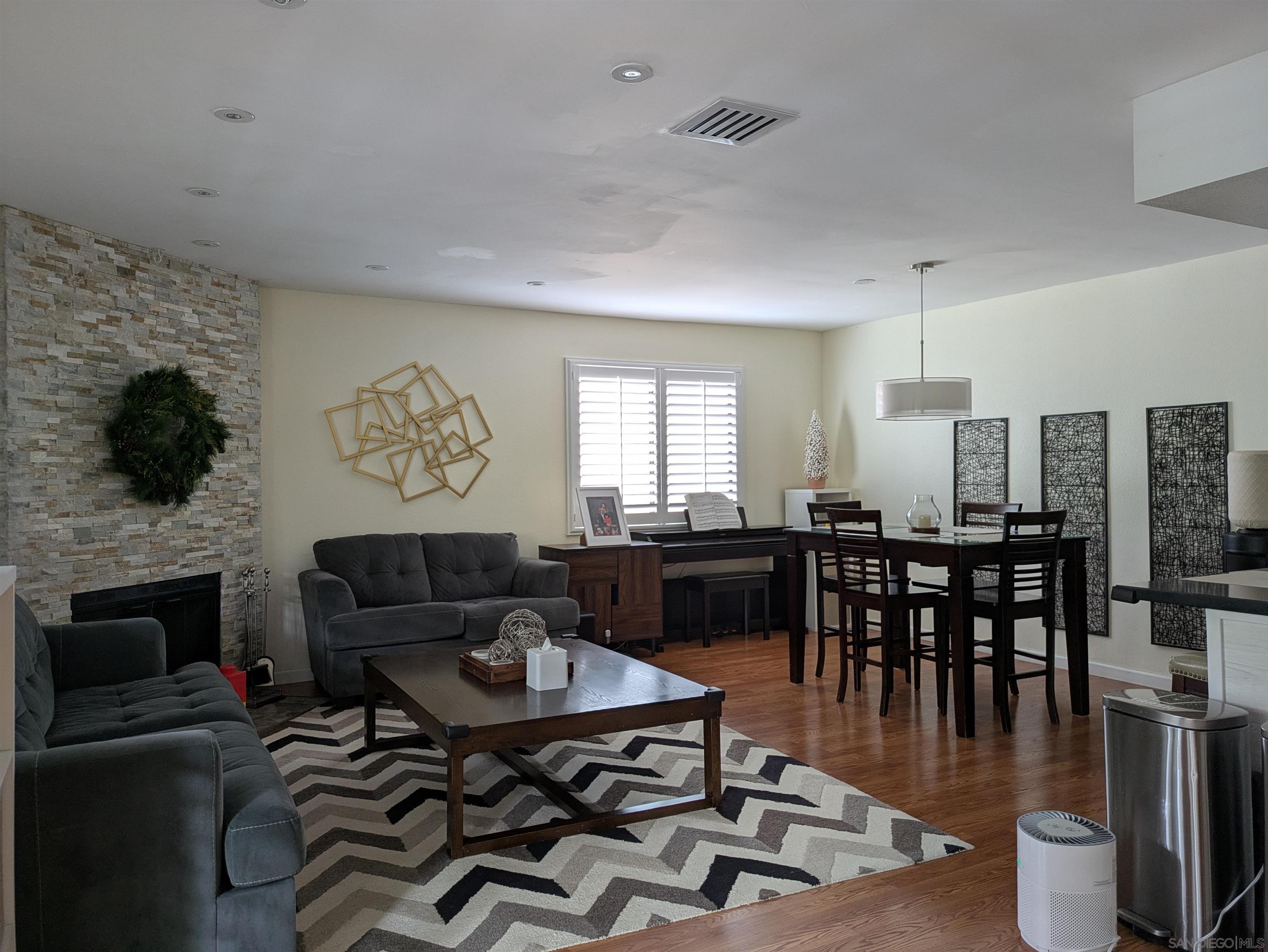 Detail Gallery Image 5 of 34 For 5920  Mission Center Rd  #a,  San Diego,  CA 92123 - 2 Beds | 2/1 Baths