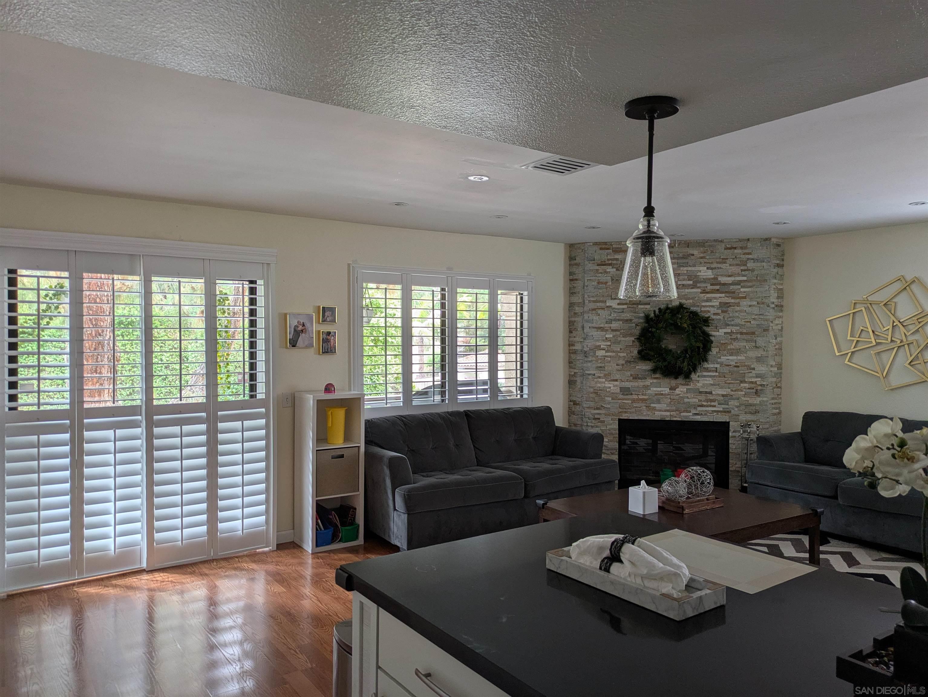 Detail Gallery Image 6 of 34 For 5920  Mission Center Rd  #a,  San Diego,  CA 92123 - 2 Beds | 2/1 Baths