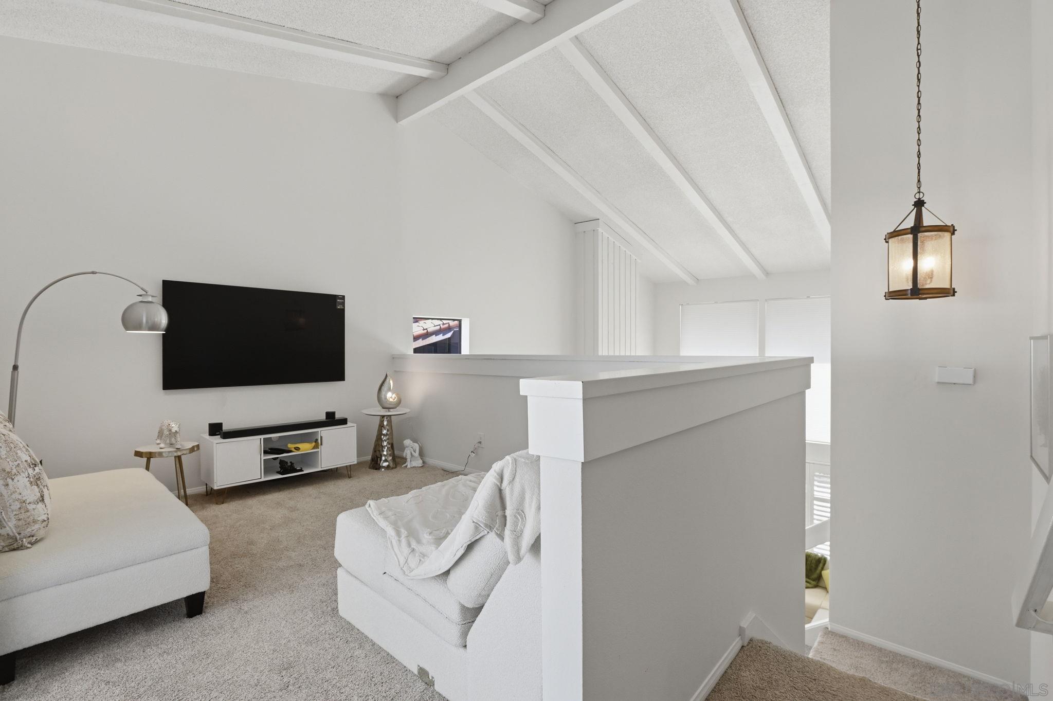 Detail Gallery Image 13 of 34 For 971  Santa Helena Park Ct, Solana Beach,  CA 92075 - 3 Beds | 2/1 Baths