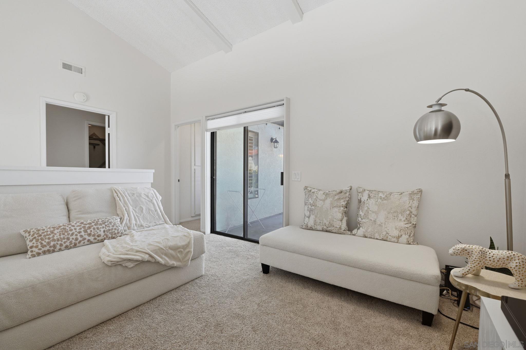 Detail Gallery Image 14 of 34 For 971  Santa Helena Park Ct, Solana Beach,  CA 92075 - 3 Beds | 2/1 Baths