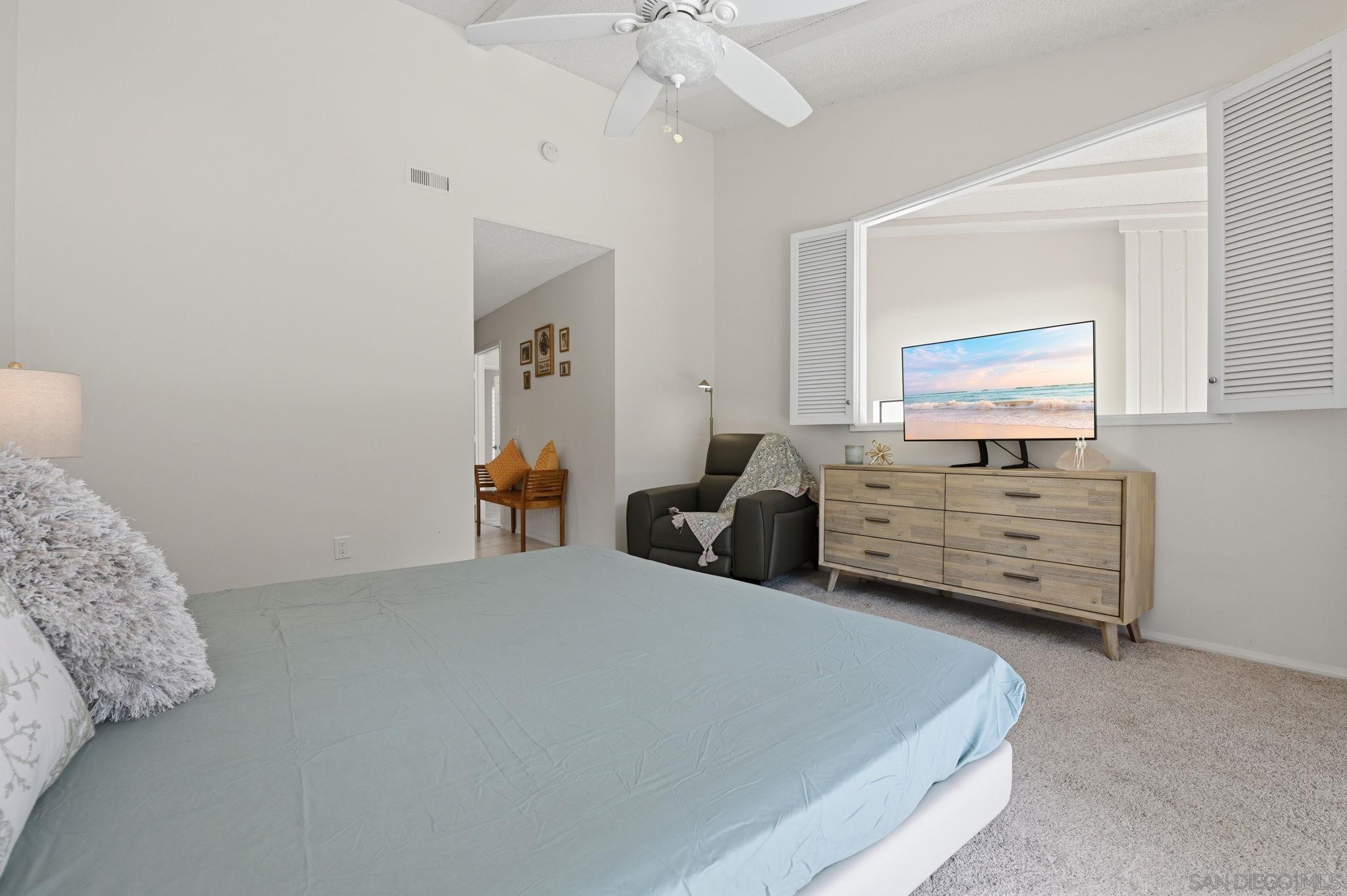 Detail Gallery Image 17 of 34 For 971  Santa Helena Park Ct, Solana Beach,  CA 92075 - 3 Beds | 2/1 Baths