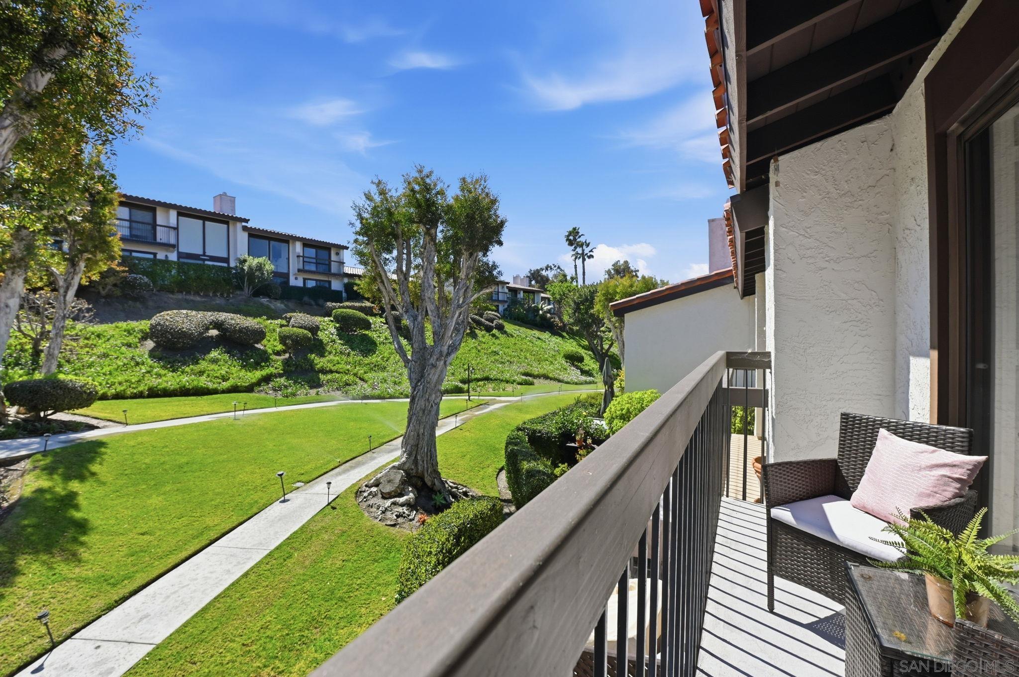 Detail Gallery Image 18 of 34 For 971  Santa Helena Park Ct, Solana Beach,  CA 92075 - 3 Beds | 2/1 Baths