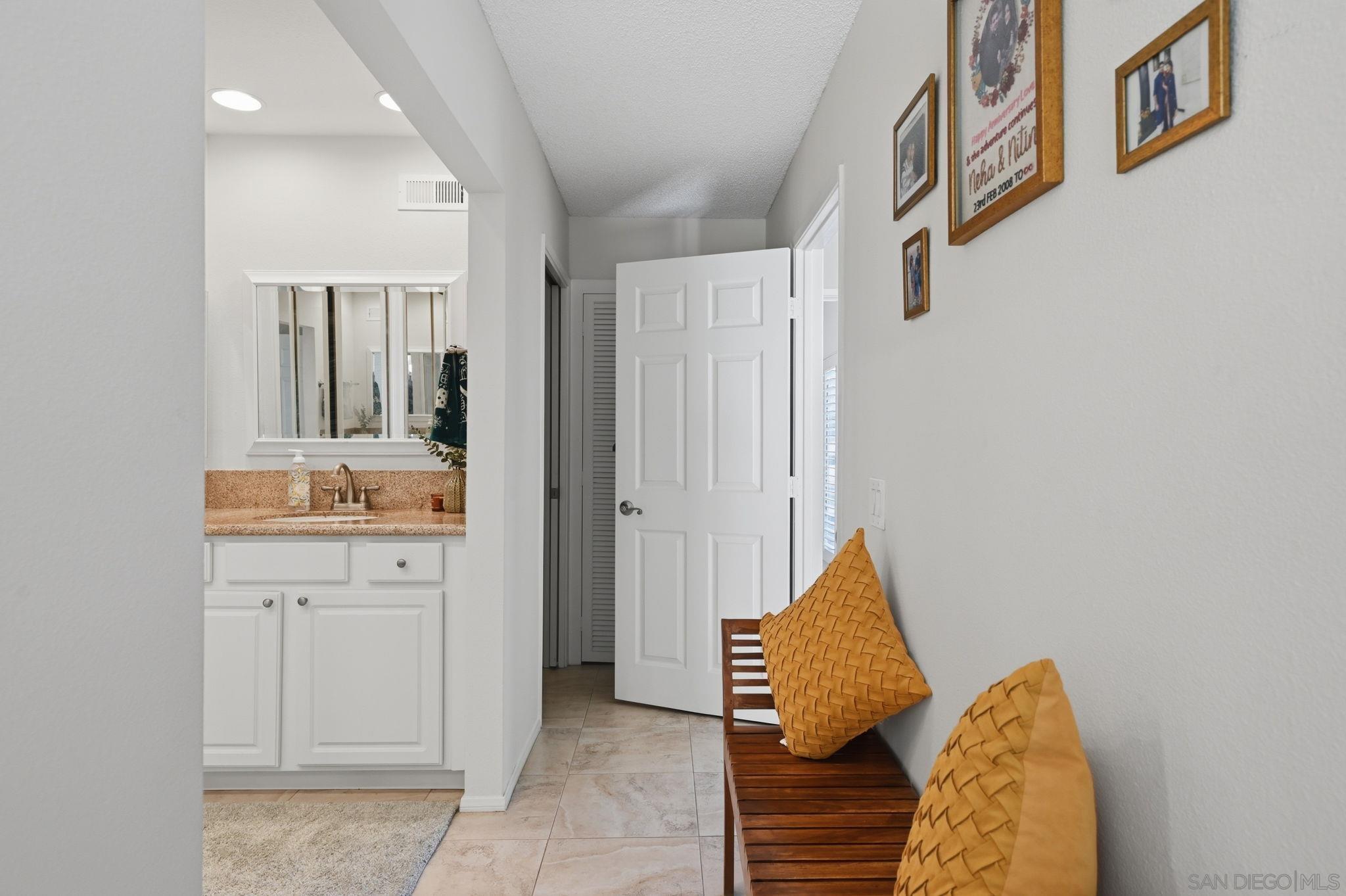 Detail Gallery Image 20 of 34 For 971  Santa Helena Park Ct, Solana Beach,  CA 92075 - 3 Beds | 2/1 Baths