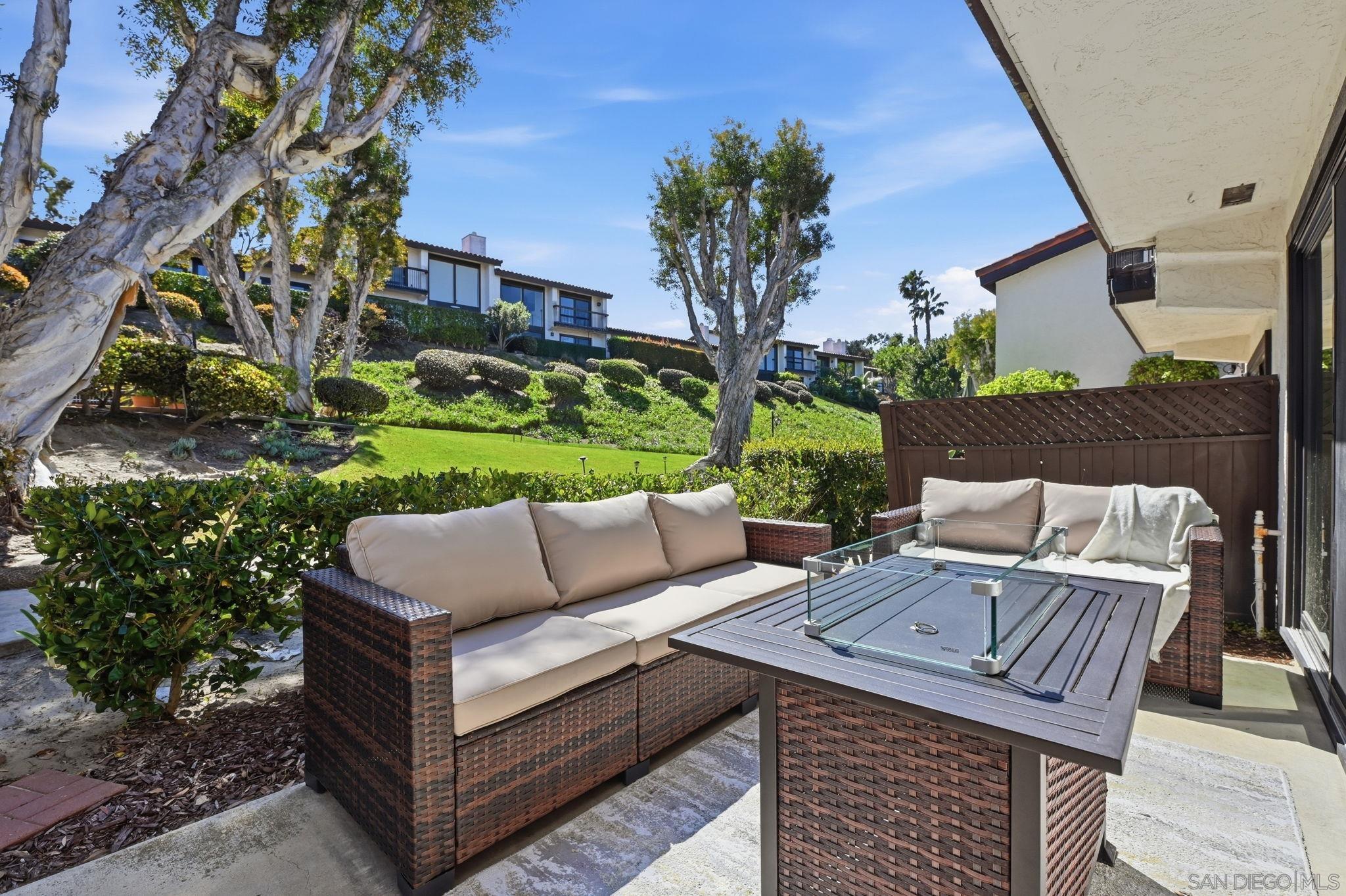 Detail Gallery Image 30 of 34 For 971  Santa Helena Park Ct, Solana Beach,  CA 92075 - 3 Beds | 2/1 Baths