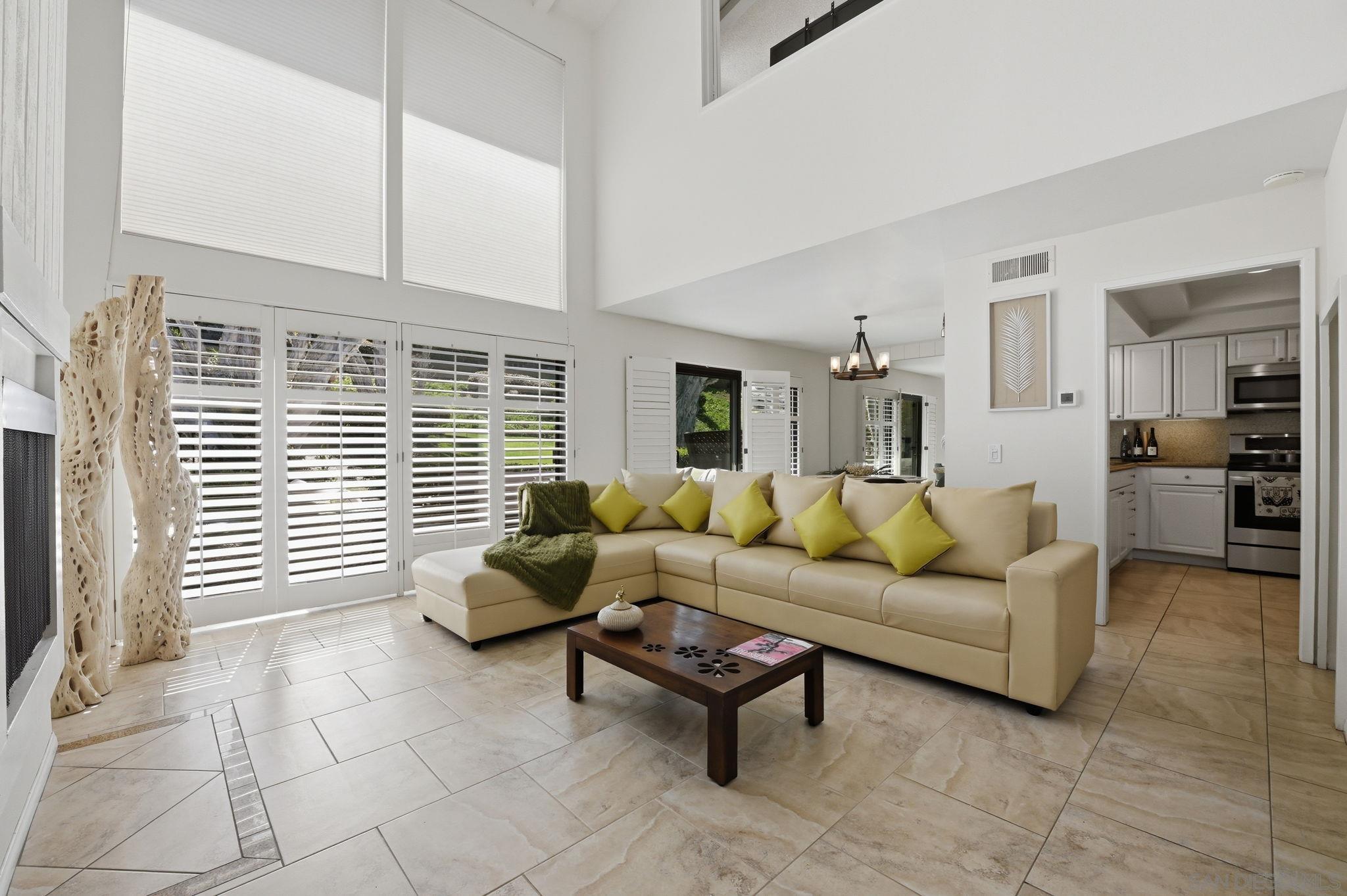 Detail Gallery Image 4 of 34 For 971  Santa Helena Park Ct, Solana Beach,  CA 92075 - 3 Beds | 2/1 Baths