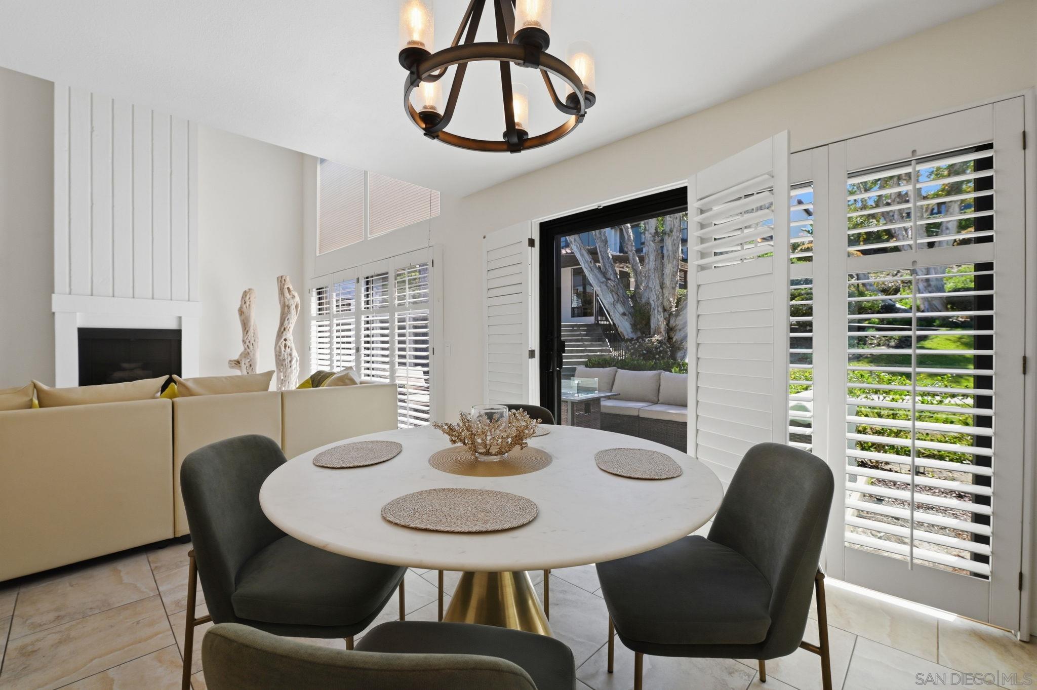 Detail Gallery Image 7 of 34 For 971  Santa Helena Park Ct, Solana Beach,  CA 92075 - 3 Beds | 2/1 Baths