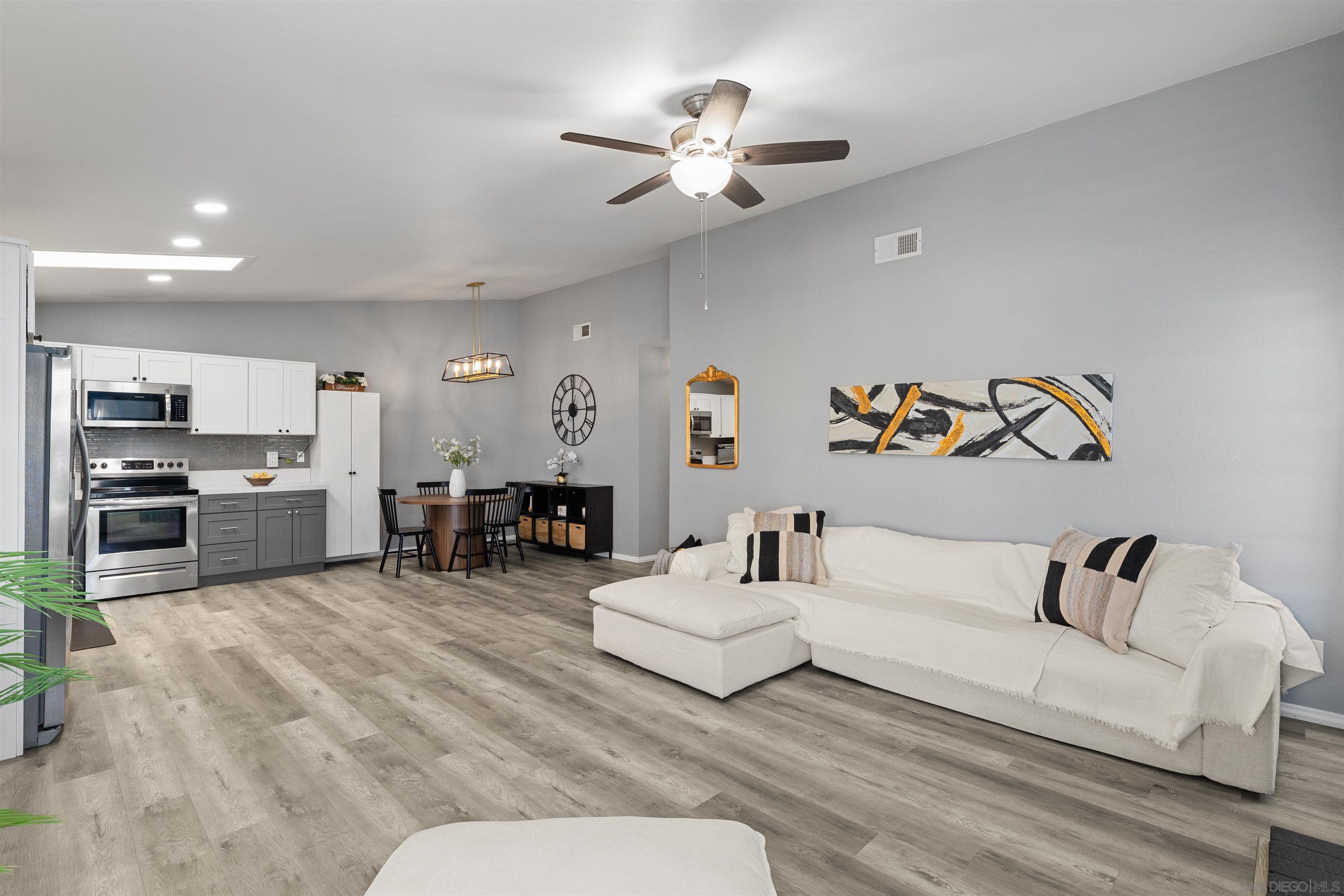 Detail Gallery Image 13 of 38 For 2407  Teaberry Glen, Escondido,  CA 92027 - 3 Beds | 2 Baths