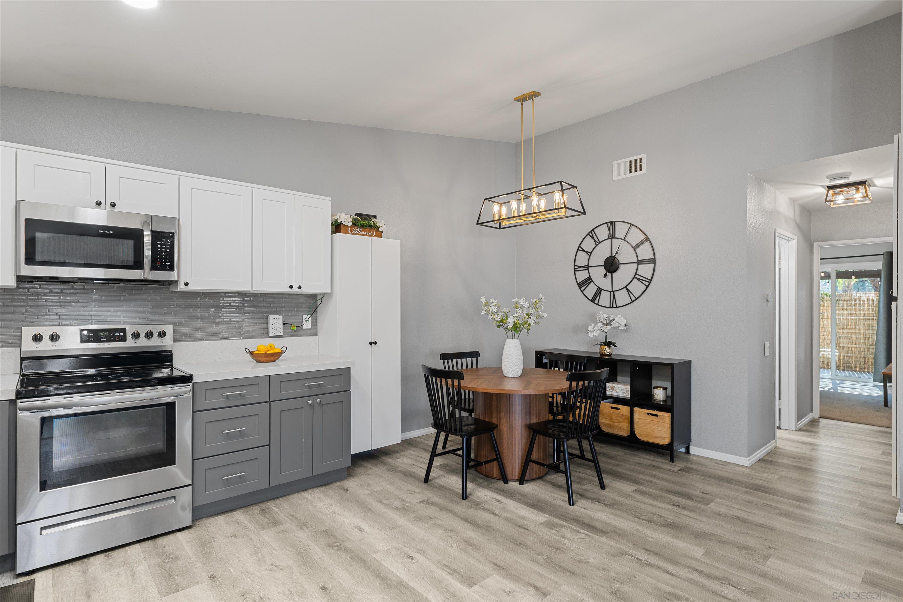 Detail Gallery Image 17 of 38 For 2407  Teaberry Glen, Escondido,  CA 92027 - 3 Beds | 2 Baths