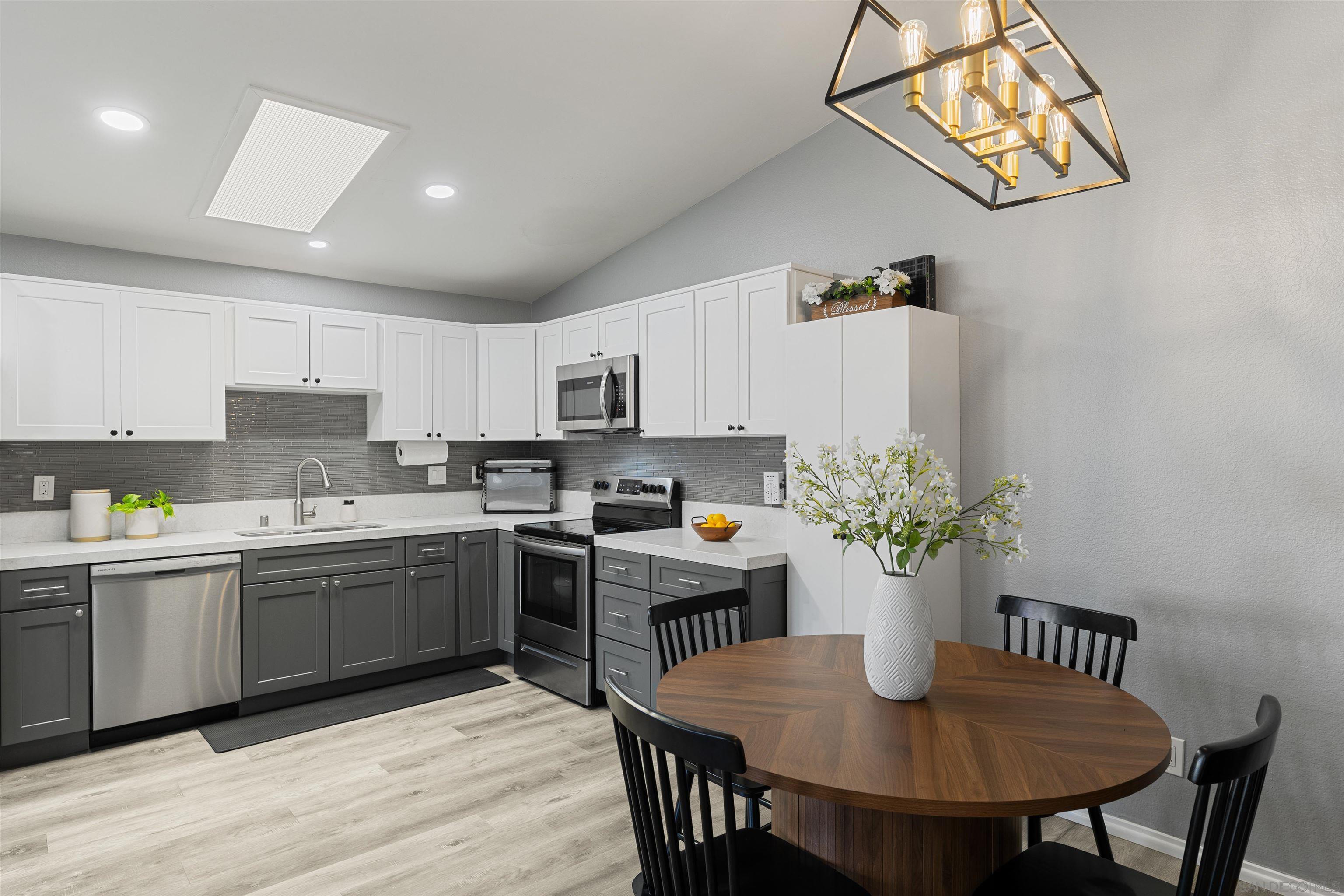 Detail Gallery Image 18 of 38 For 2407  Teaberry Glen, Escondido,  CA 92027 - 3 Beds | 2 Baths